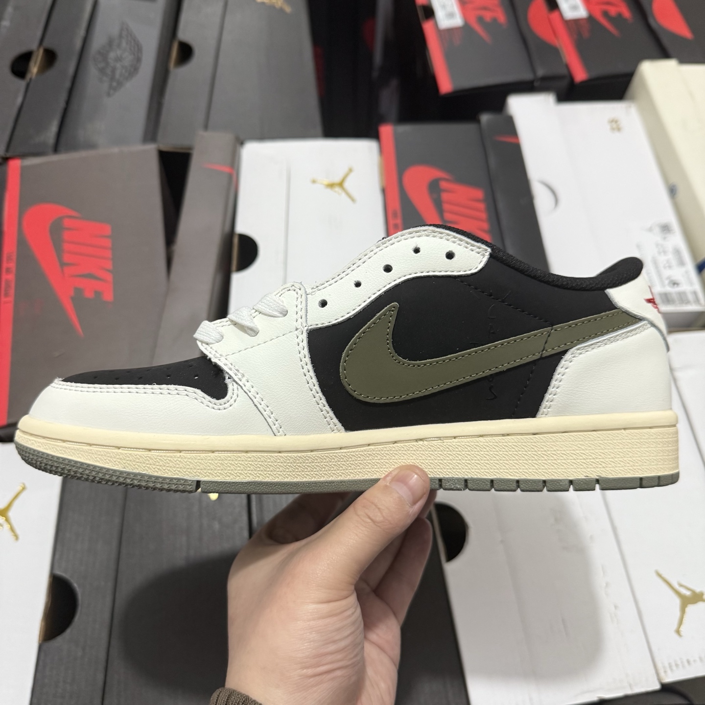 Travis Scott x Air Jordan 1 Low OG "Olive" DZ4137-106