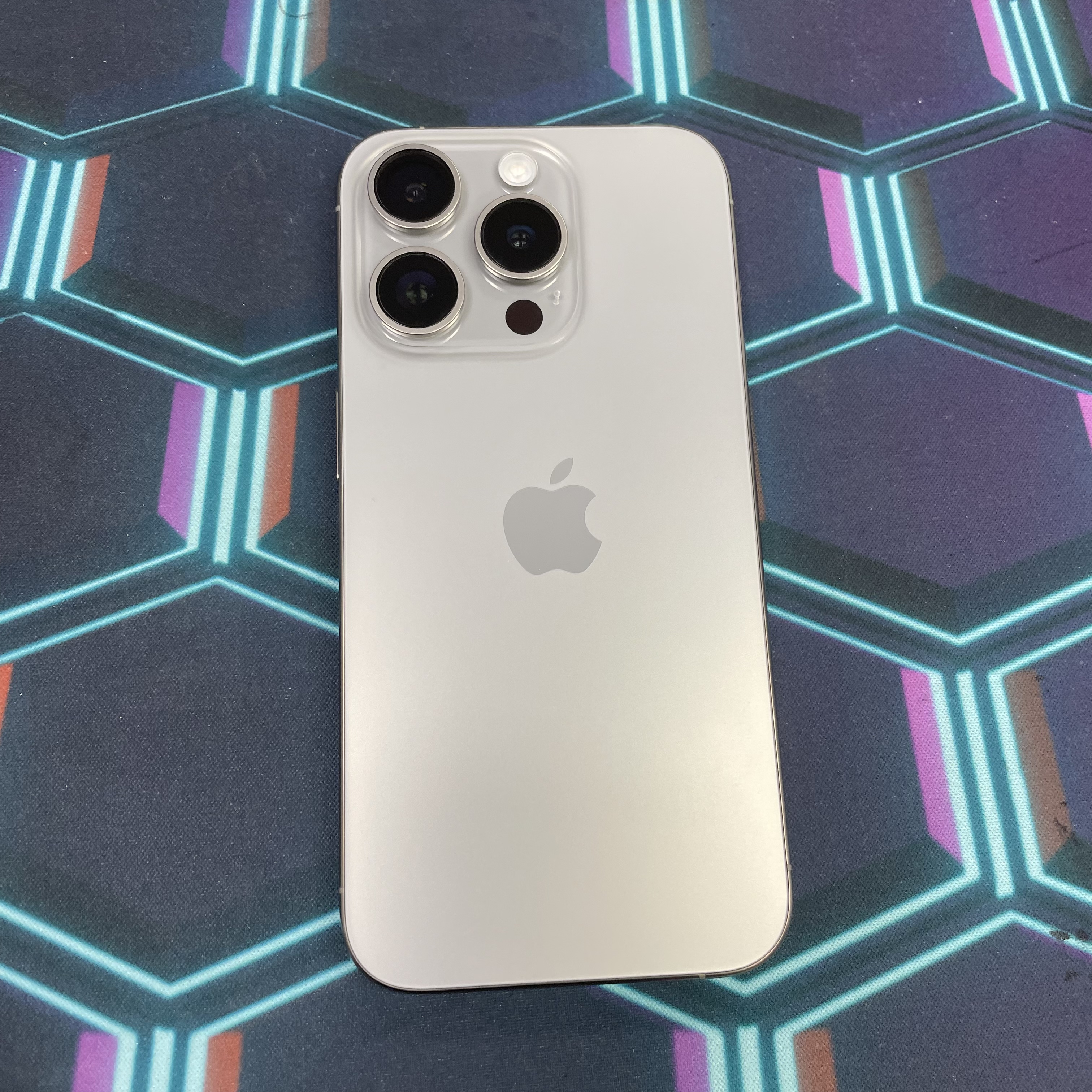 *8142 15 Pro 完美機 256GB 電97 原色 gray