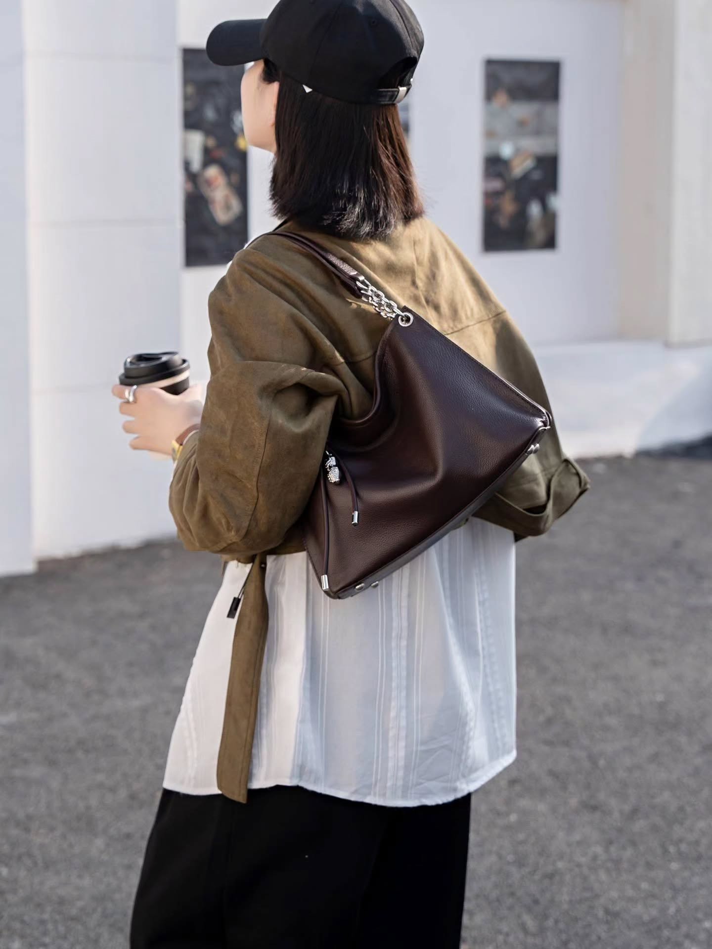 77-32# 铁扣手提斜挎包头层牛皮自然摔🇨🇳