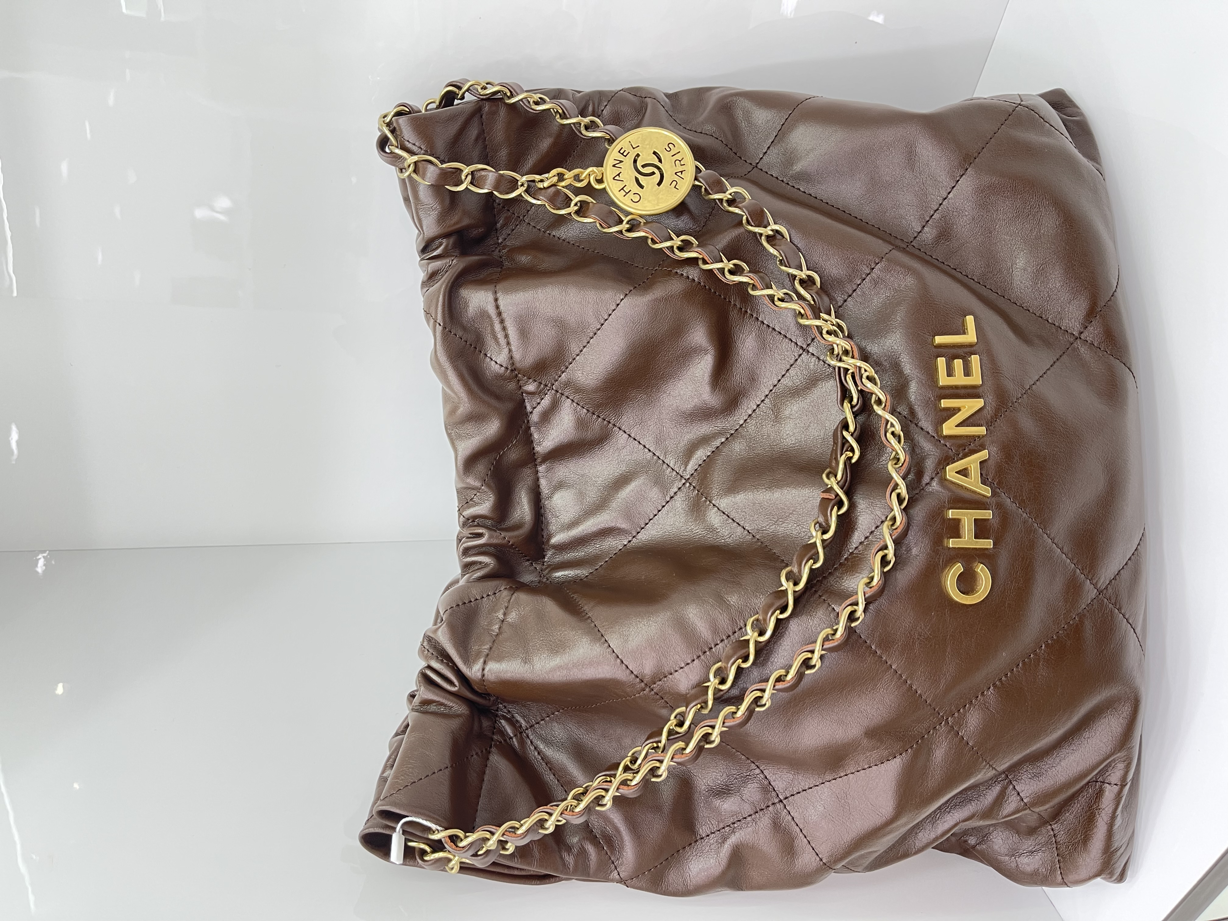 Pre-owned Chanel 22 bag Chocolate