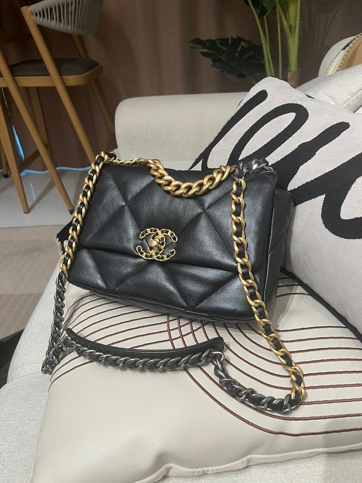 Chanel 19 Small AS1160 100%Authentic, 98%New ✅晶片✅Dust bag✅Box
