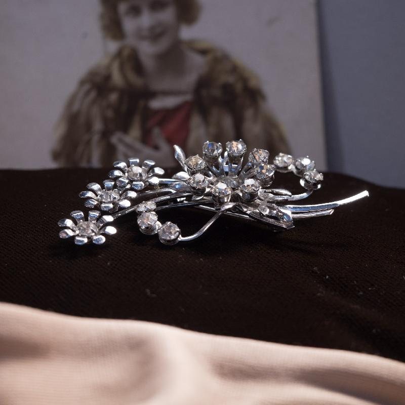C.a. 1950s American Classic Elegance Rhinestone Necklace and Earrings Jewelry Set/Bridal Jewelry Set (MW226)