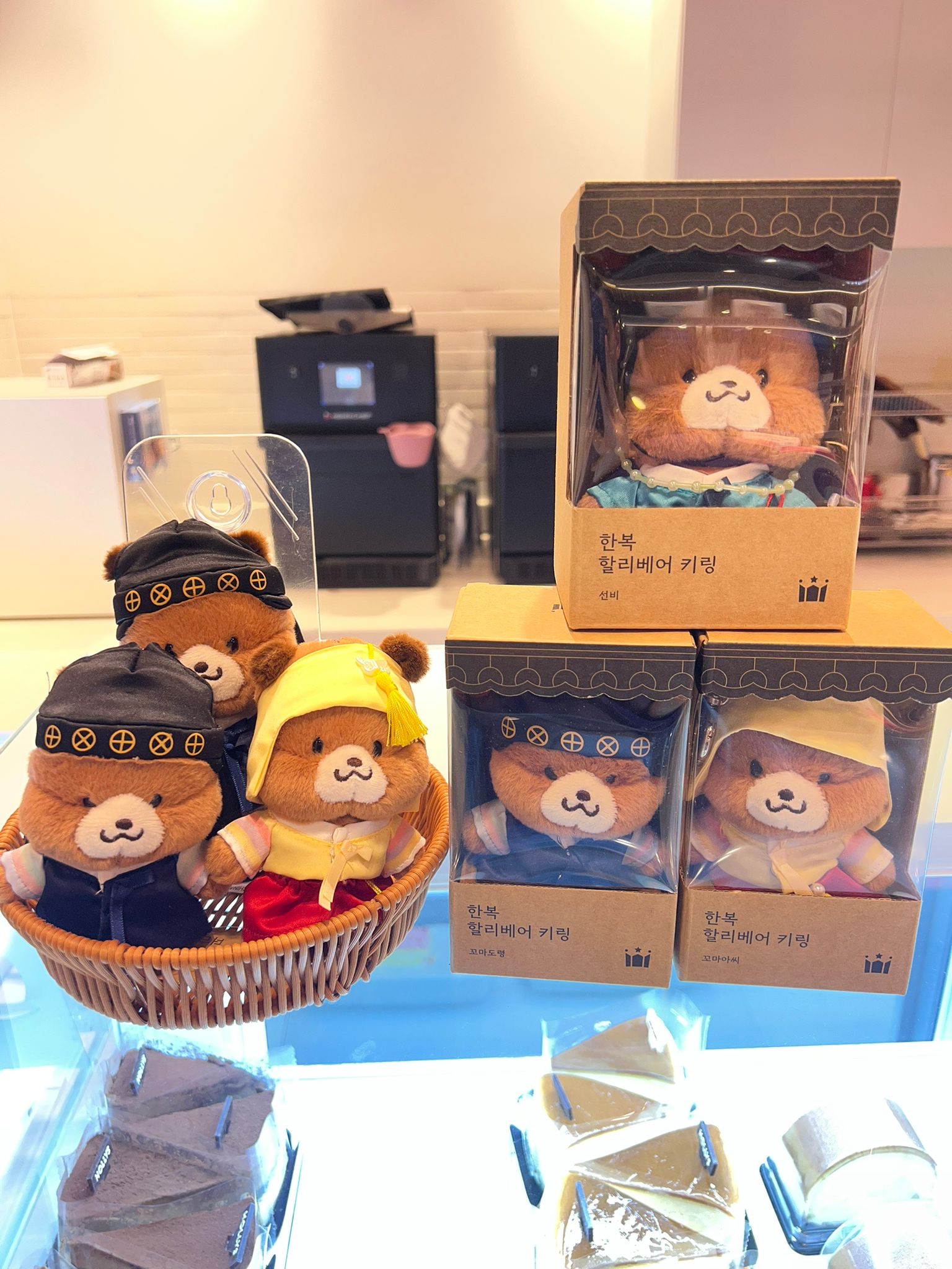 🇰🇷韓國HOLLYS CAFE 新出既韓服小熊🐻毛絨掛飾