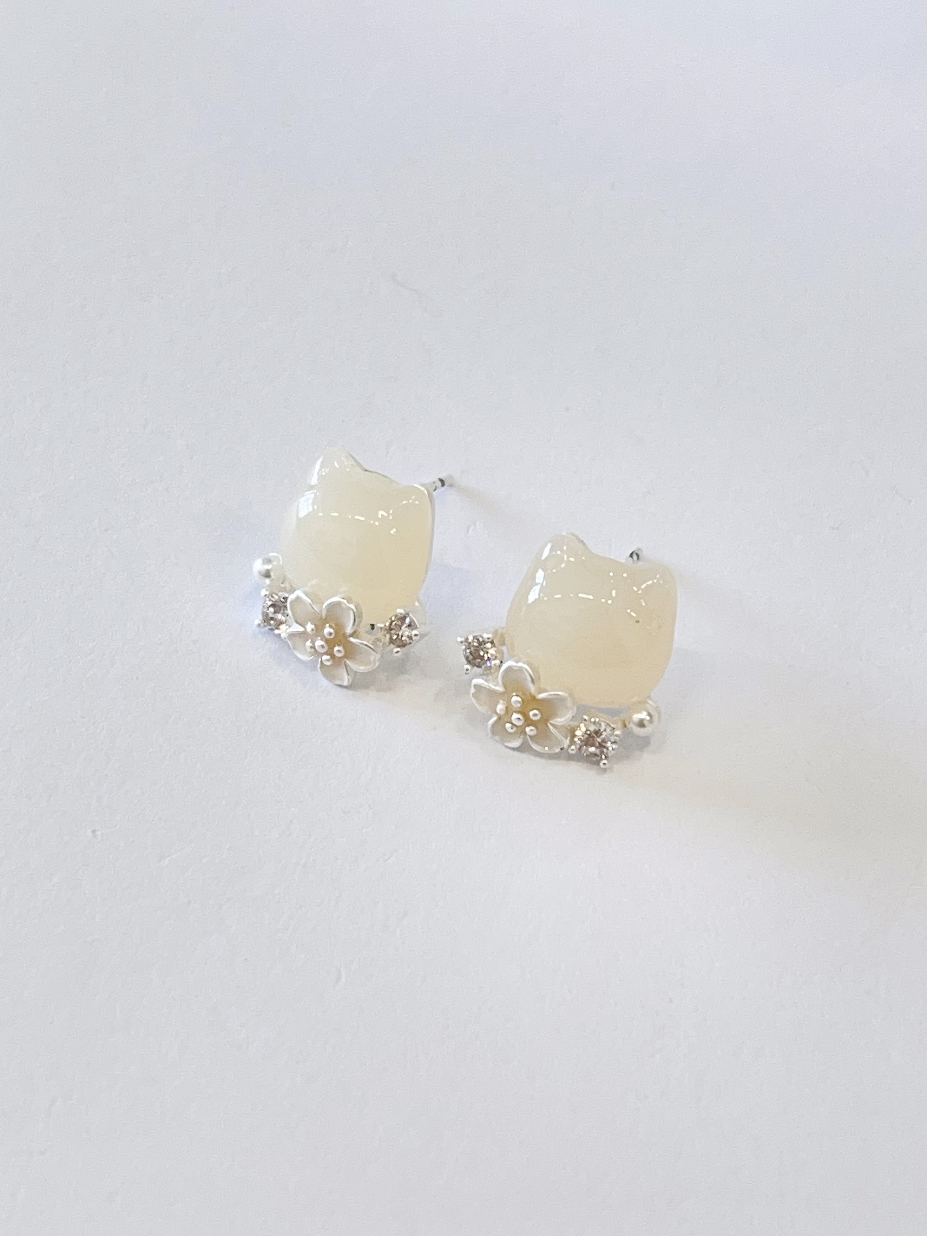 甜美樱花猫咪耳环