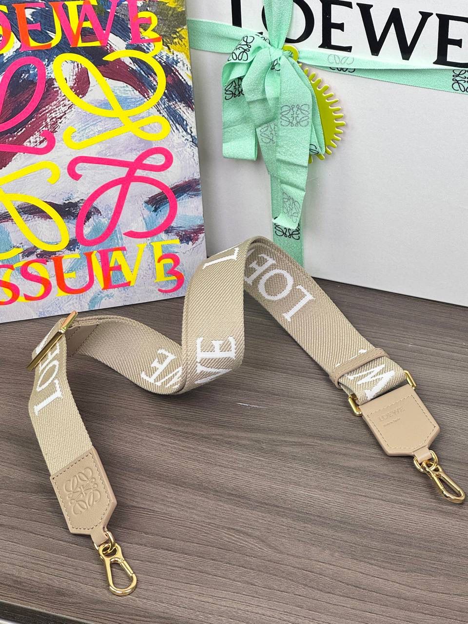 𝐀𝐧𝐚𝐠𝐫𝐚𝐦 刺绣肩带「沙色/新」 👈 全新升级上线♻️ 尺寸:131-4cm（长度可调节） 编码：182323