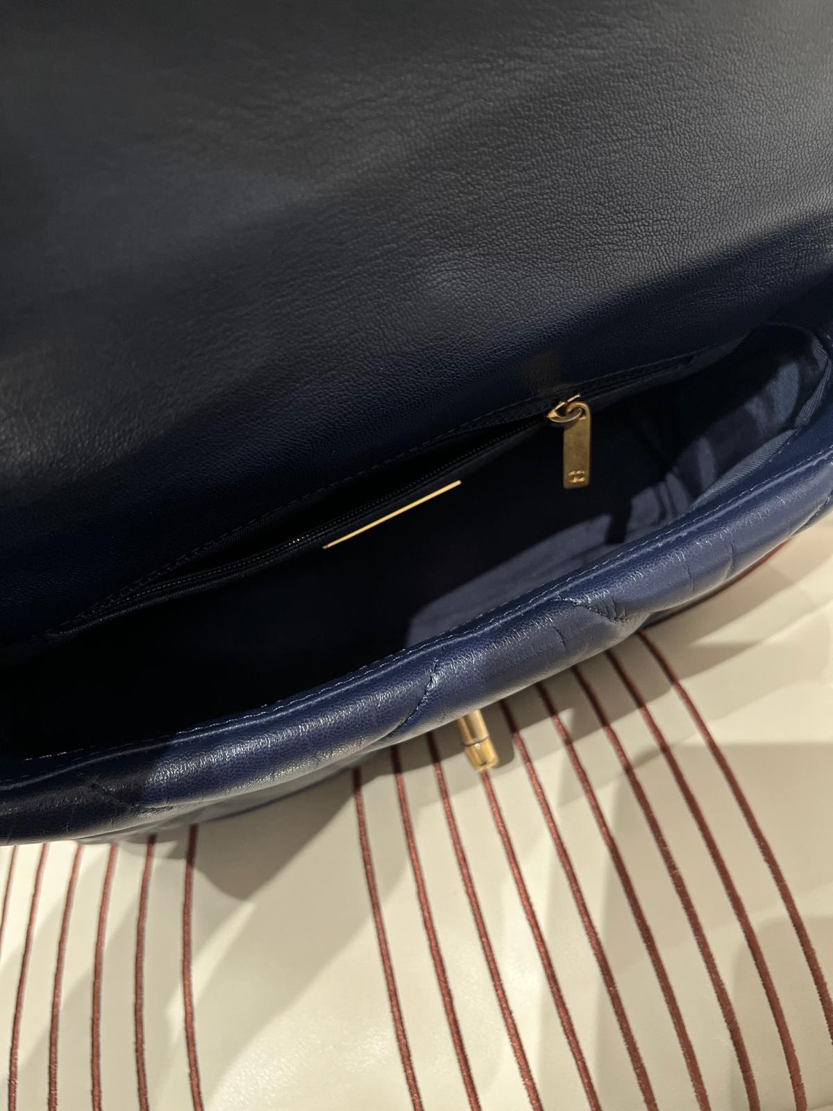 Chanel 19 small navy 26cm AS1160 100%Authentic,98%new ✅30card✅dust bag✅box