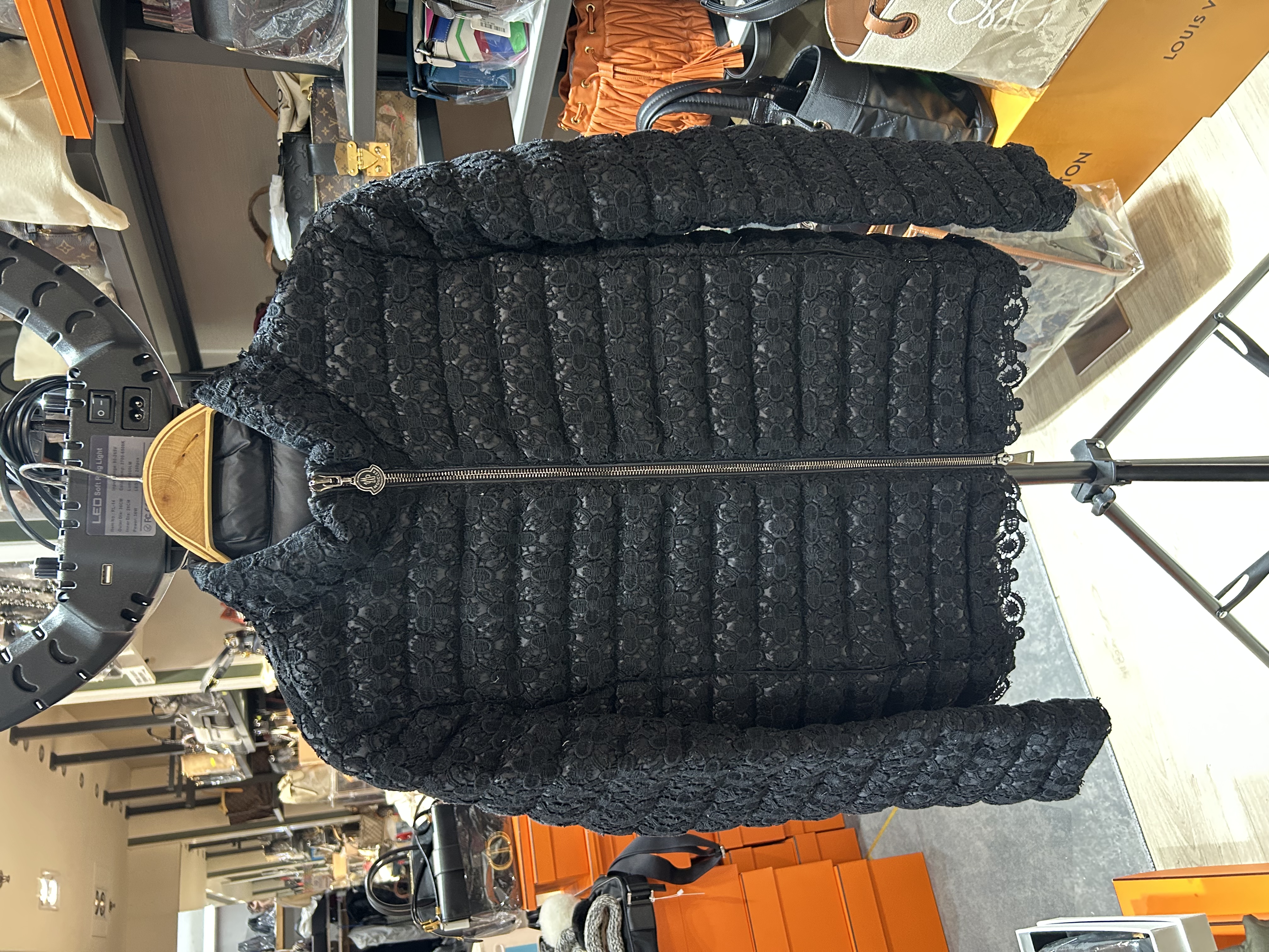 Moncler outer 刺繡 羽絨外套 Size: 0 100%Authentic, 98%New