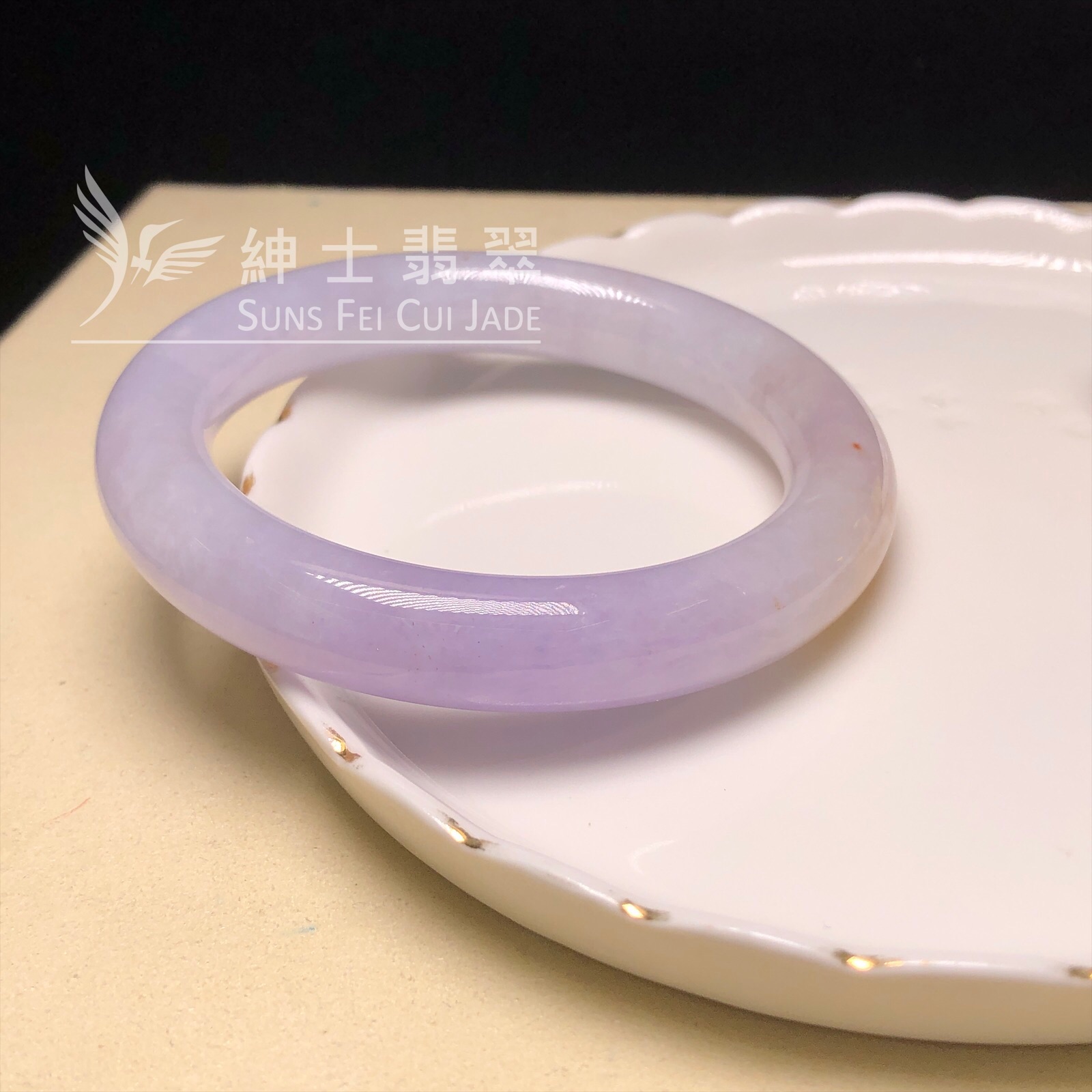 C05968 木那姐堆帶翡色圓鐲56.6mm