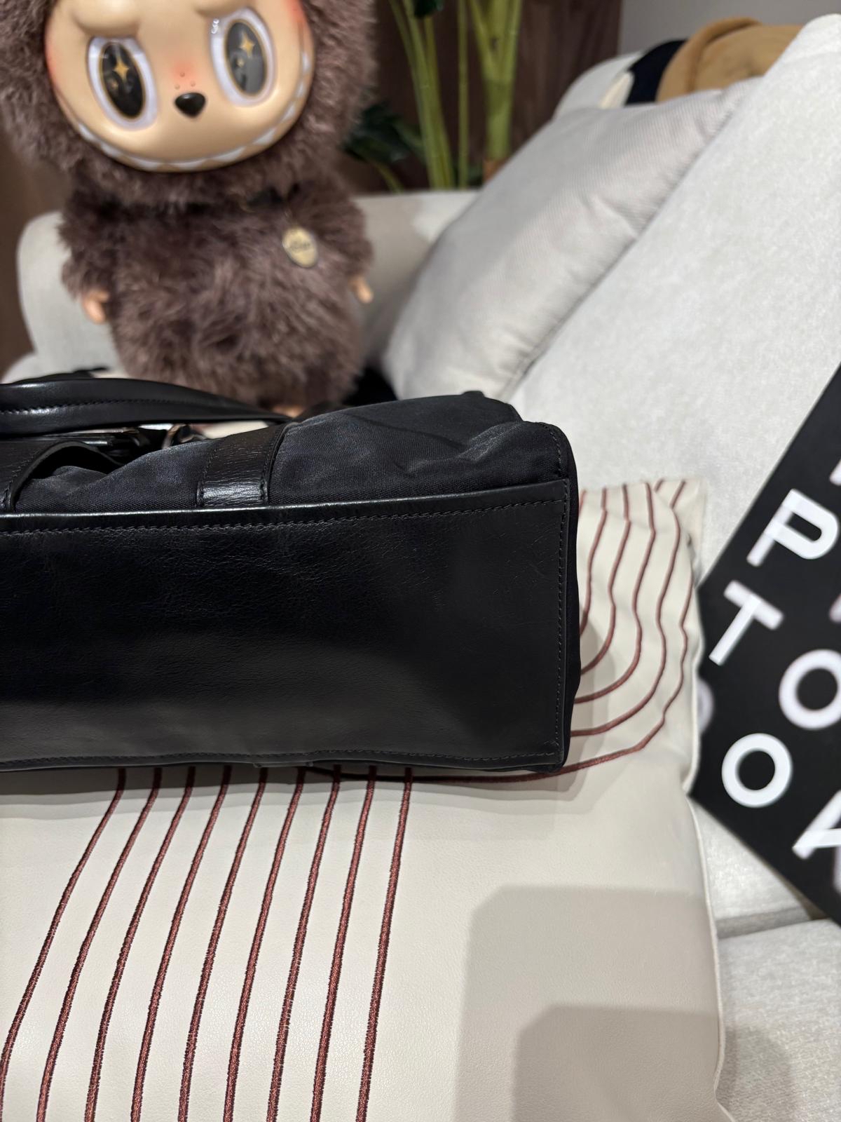 Prada nylon calfskin shoulder bag 100%Authentic,95%new 