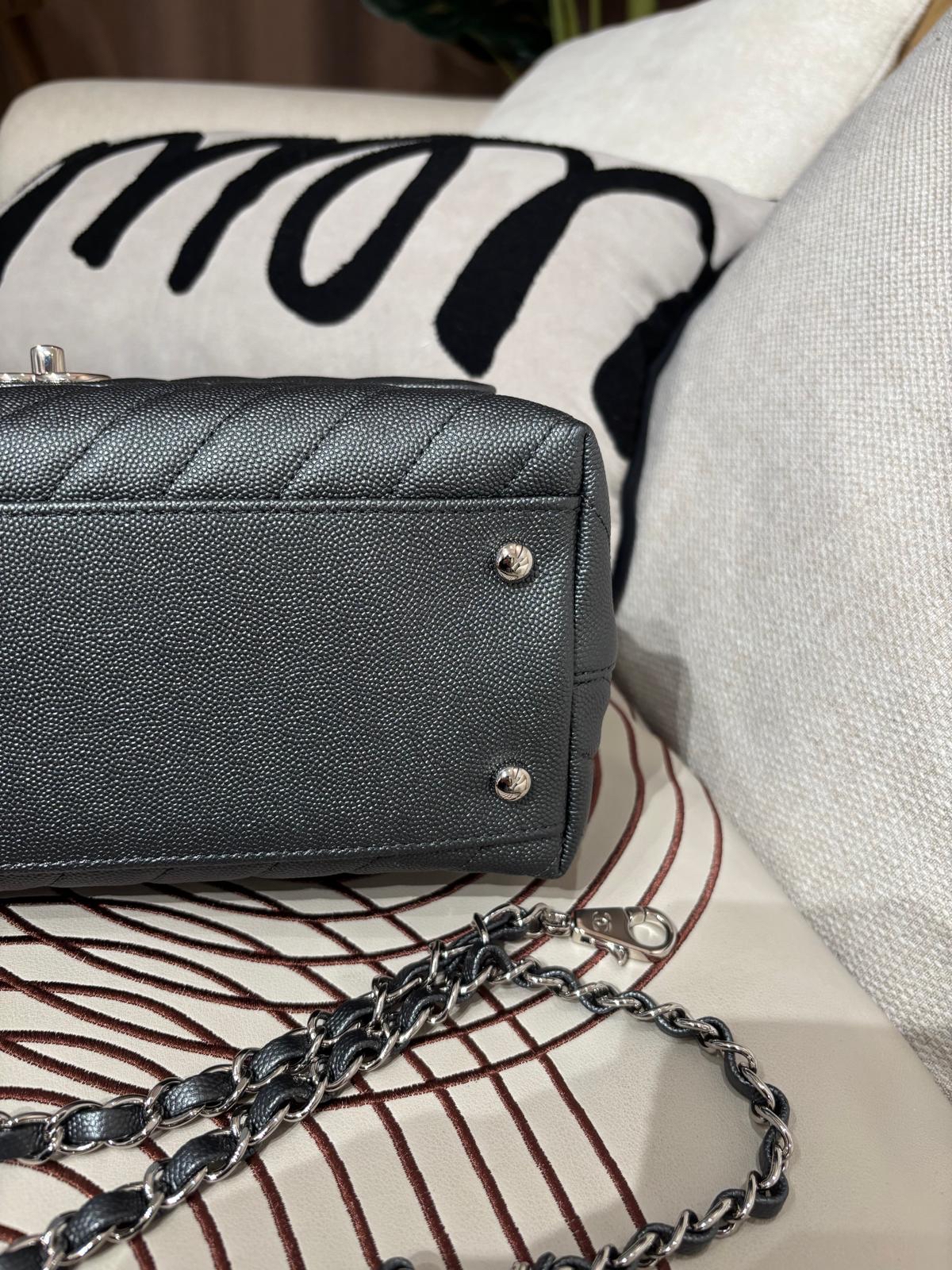 Chanel coco handle medium 荔枝牛皮100%Authentic ,98%new ✅28Card✅Dust bag✅Box