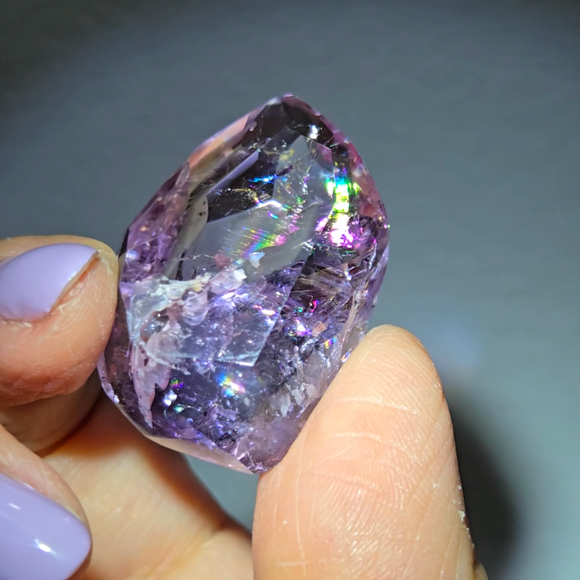 Amethyst pocket stone with rainbows - AM65