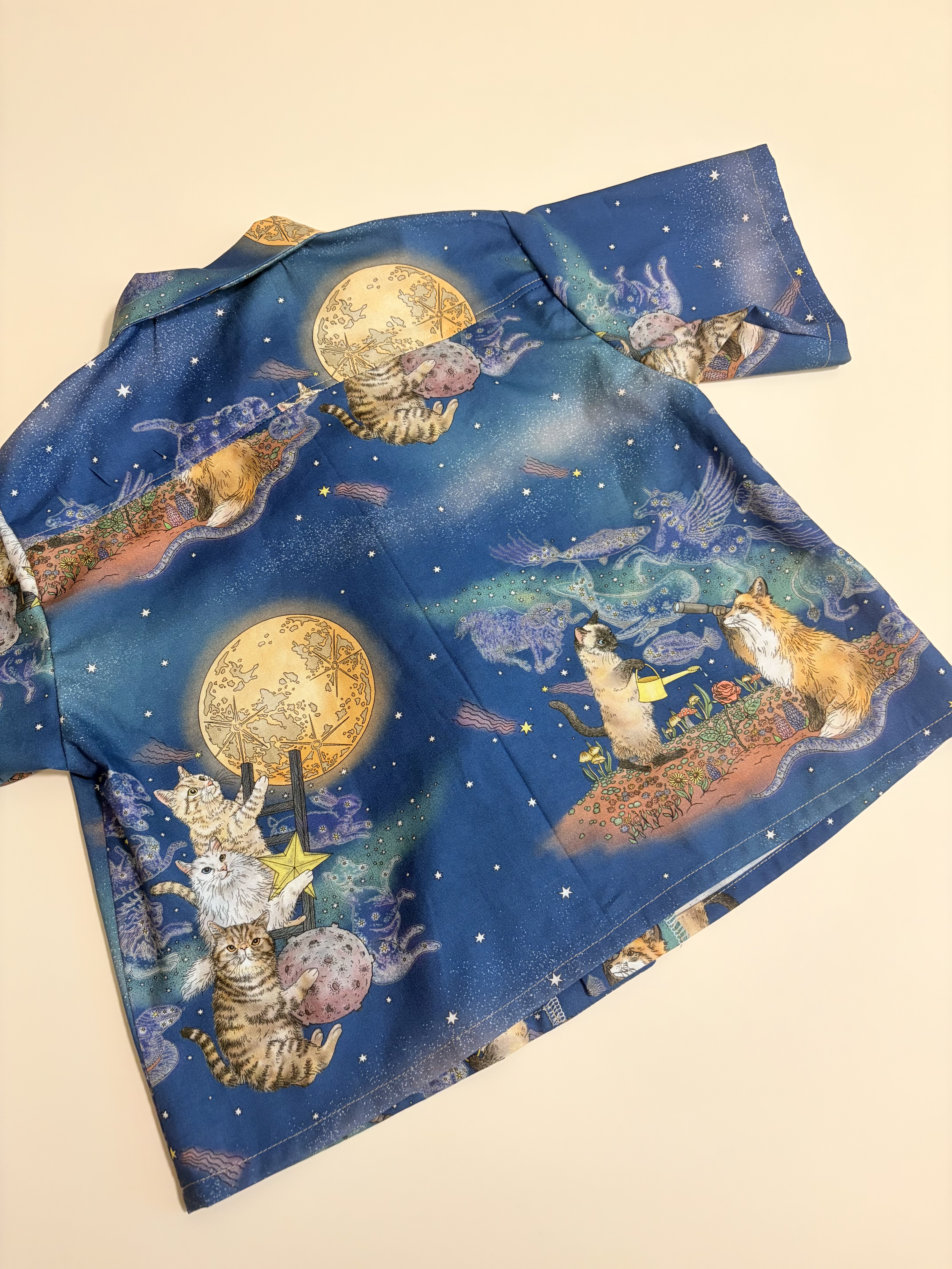 星空貓咪中式盤鈕上衣（120碼）