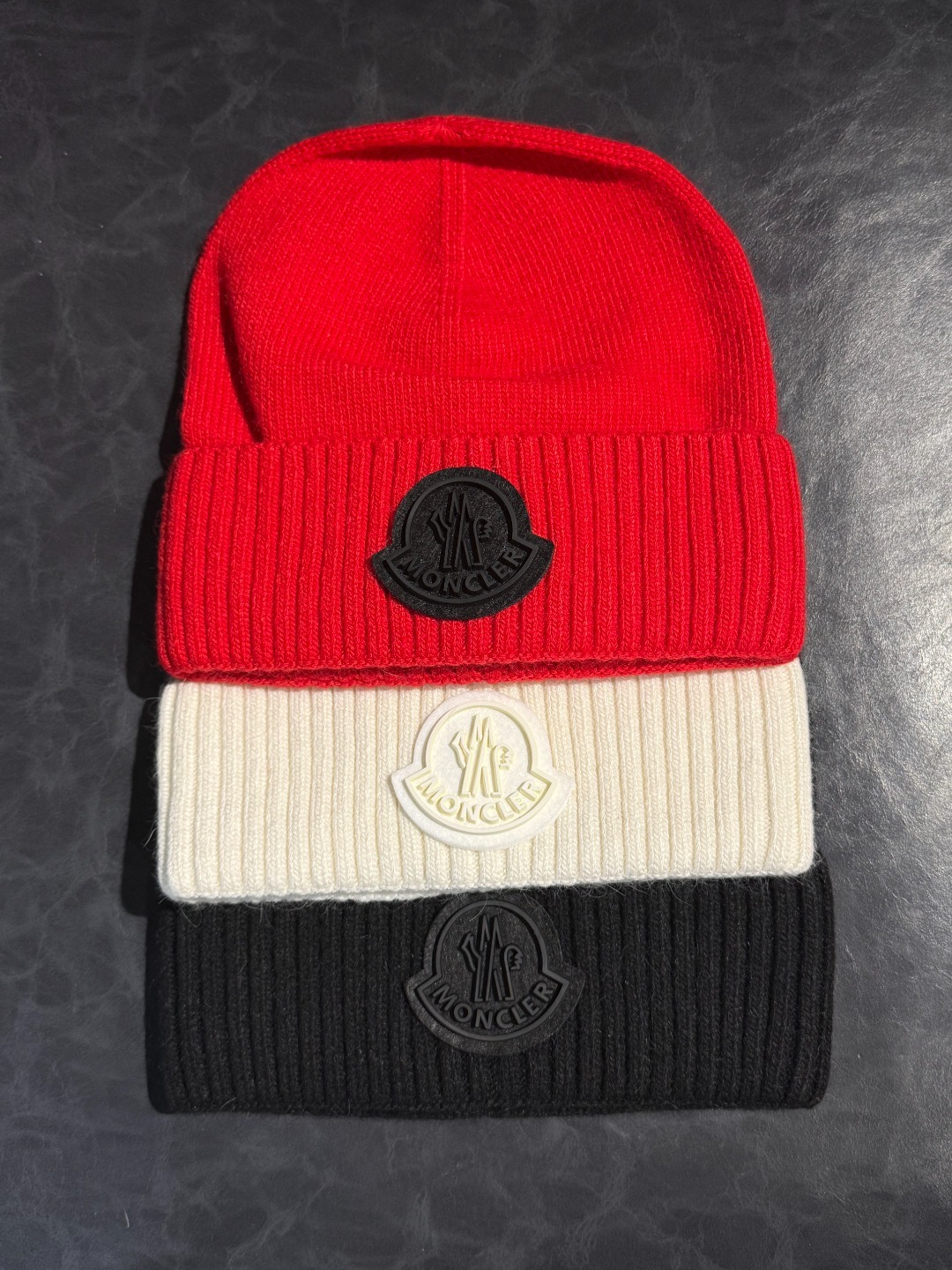 【現貨】【原單】MONCLER 大標logo羊毛冷帽 膠袋裝