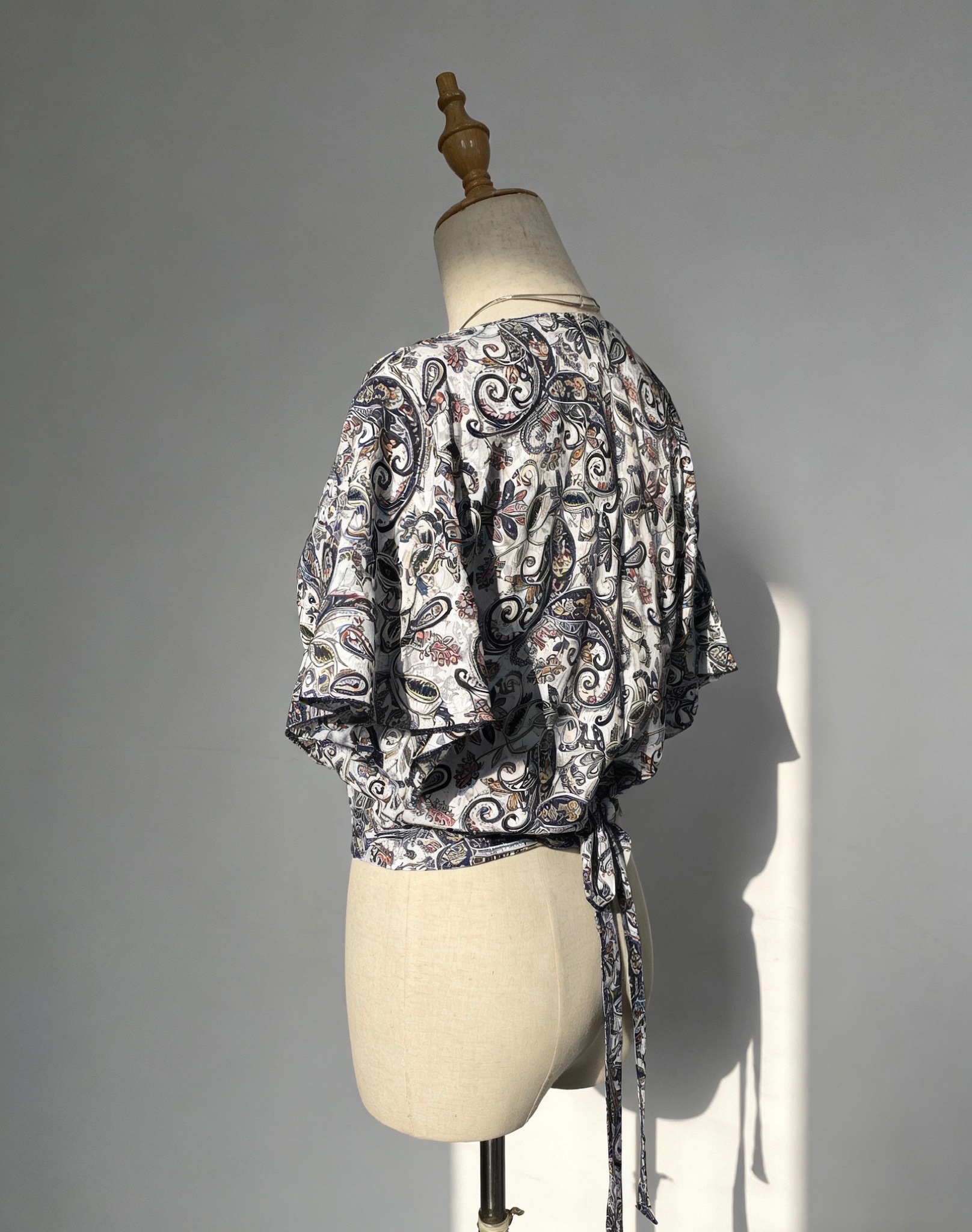 復古印花交叉V領上衣