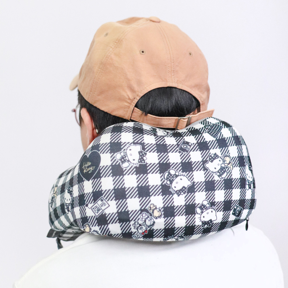 📦訂購 台灣代購 murmur Sanrio 三麗鷗 Hello Kitty 黑白格 旅行頸枕 (附收納袋)