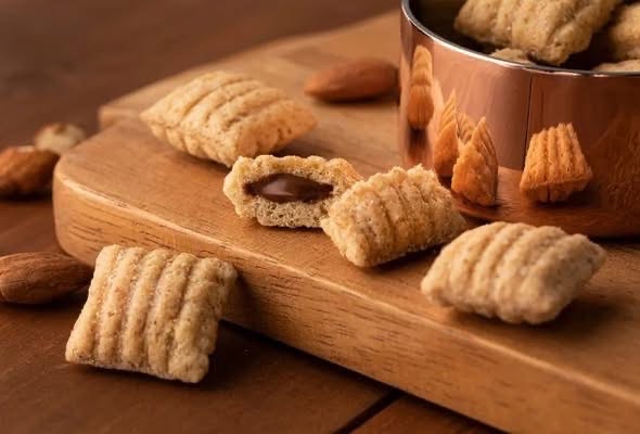 SUGAR BUTTER TREE日版Sugar Butter Tree 新食感 杏仁朱古力夾心 穀物脆粒一口酥禮盒 (1盒8包) 