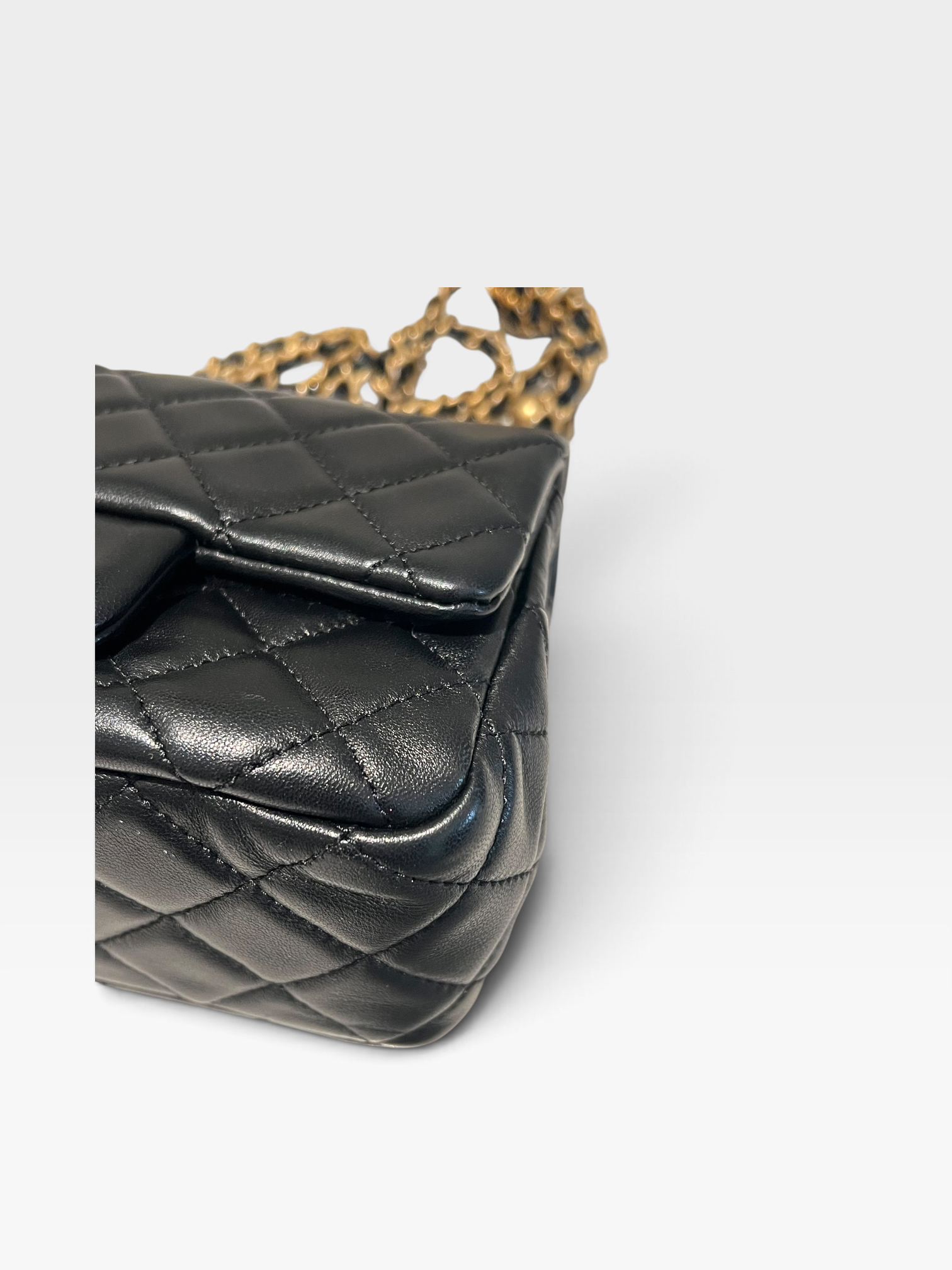 Pre-Owned CHANEL Black Quilted Square Pearl Crush Gold / Product Code: 091803