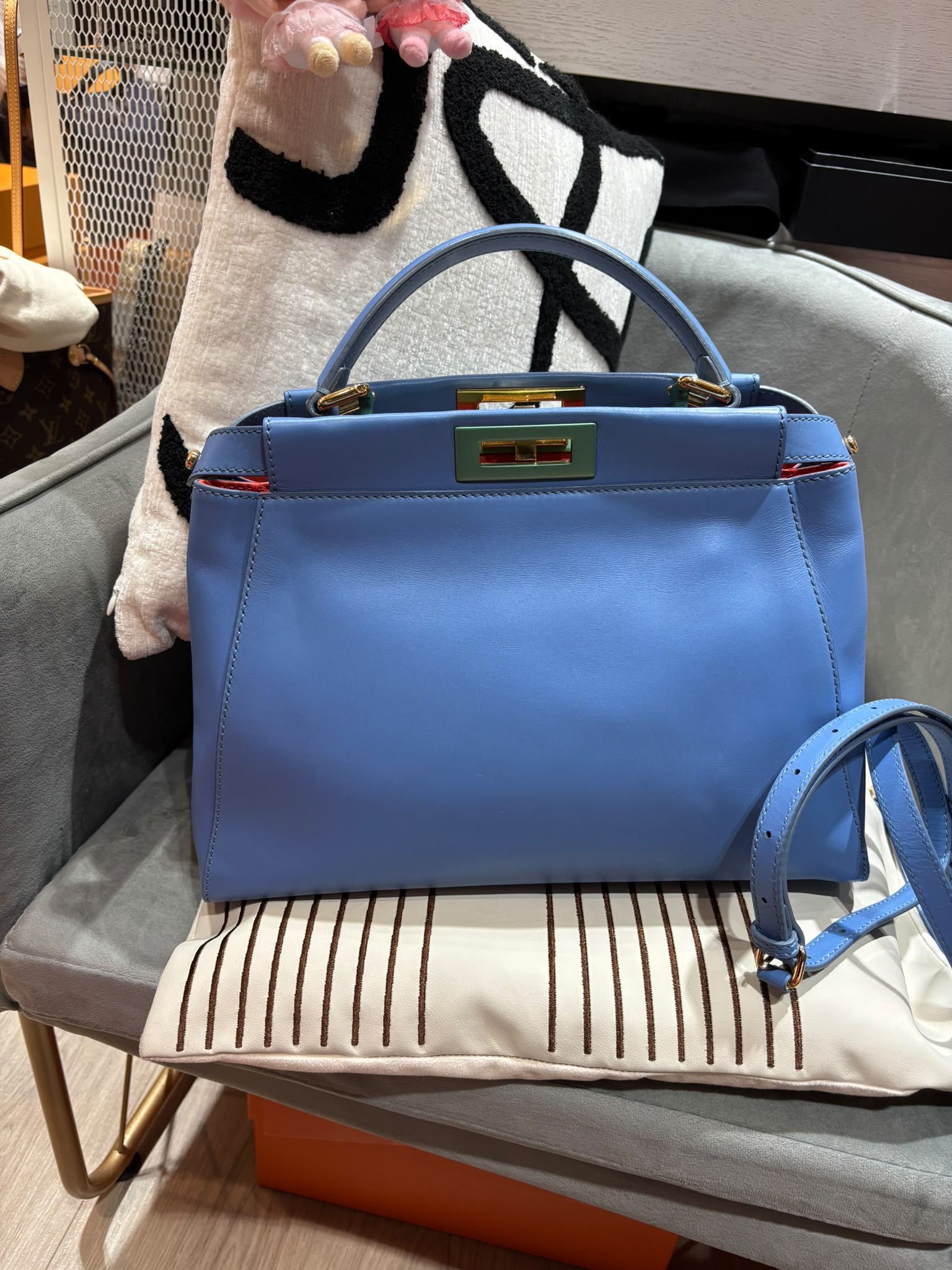 Fendi PEEKABOO REGULAR 100%Authentic , 98%new  ✅塵袋✅booklet tap 