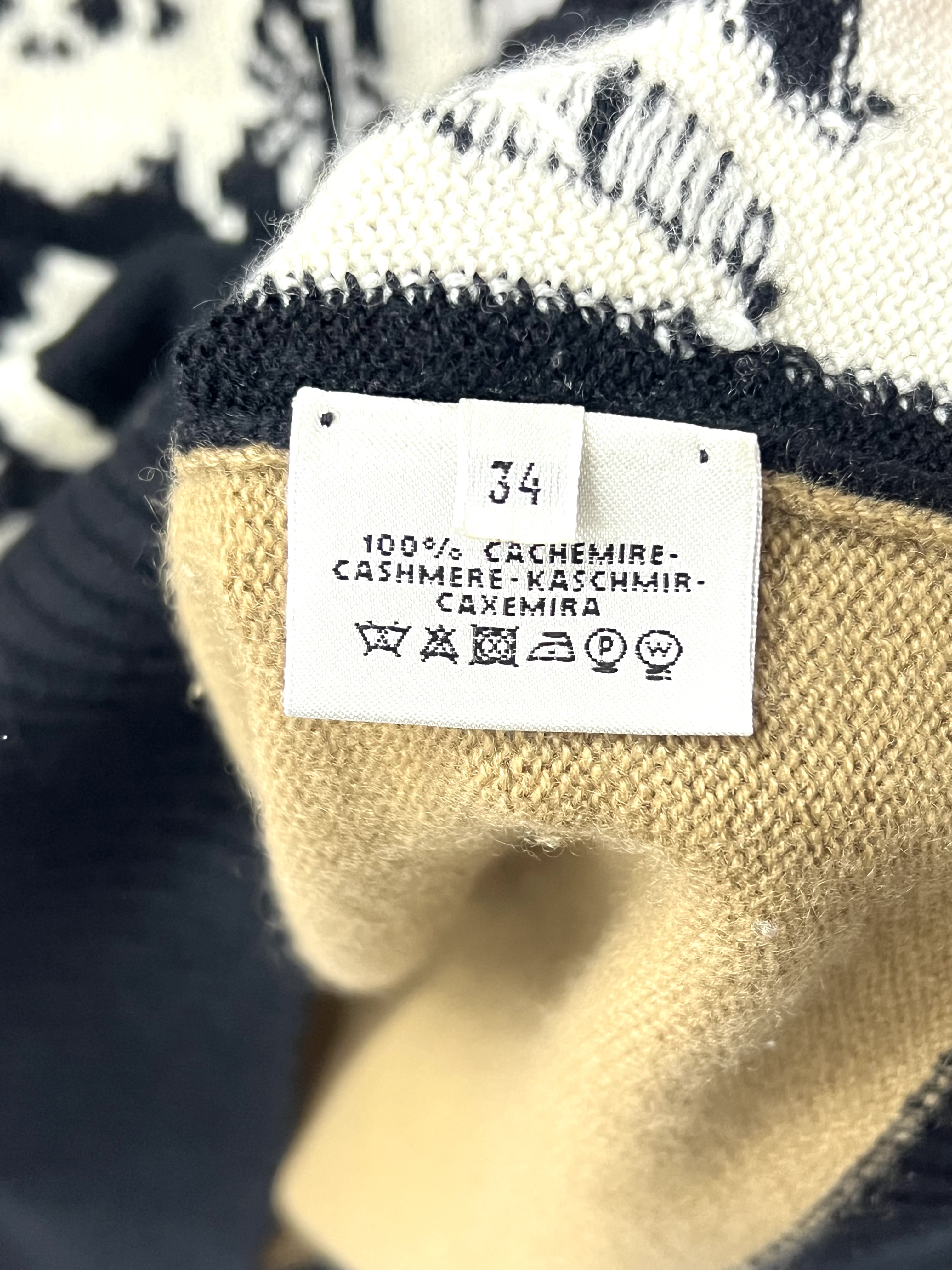 Pre-Owned HERMÉS Cashmere Poncho / Product Code: 26051907
