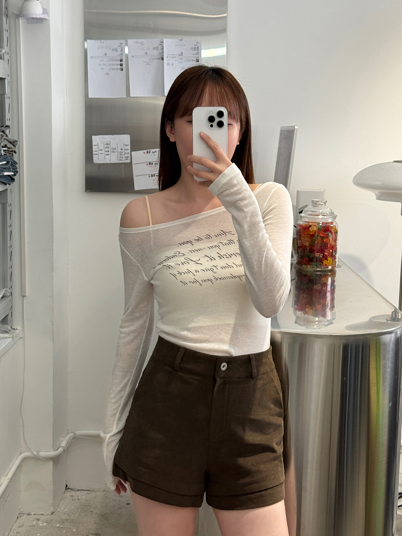𝐕𝐞𝐥𝐯𝐞𝐭 𝐫𝐨𝐥𝐥𝐞𝐝 𝐡𝐞𝐦 𝐬𝐡𝐨𝐫𝐭𝐬
