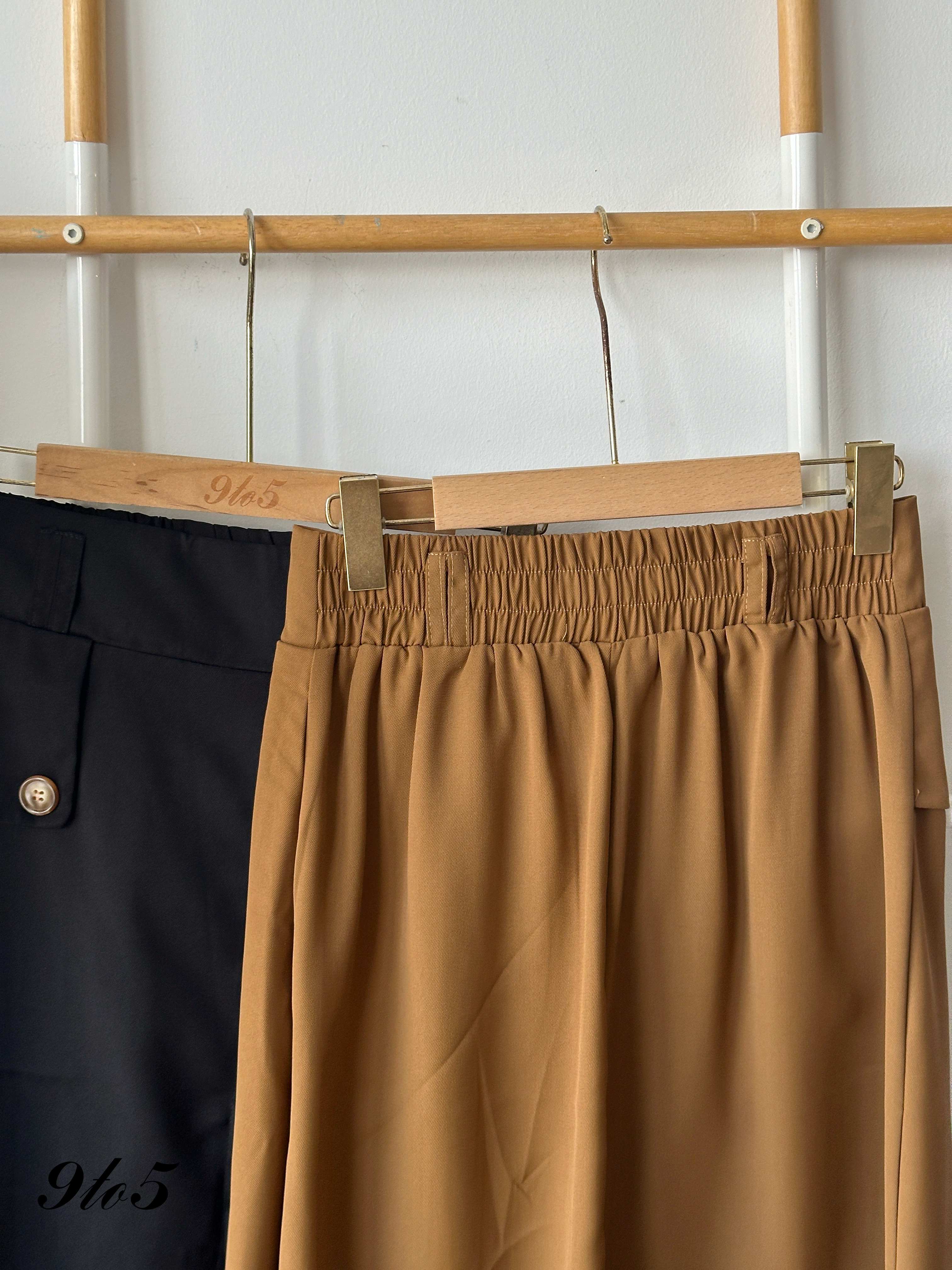 S1888 Side Pleated Skirt - Black & Brown