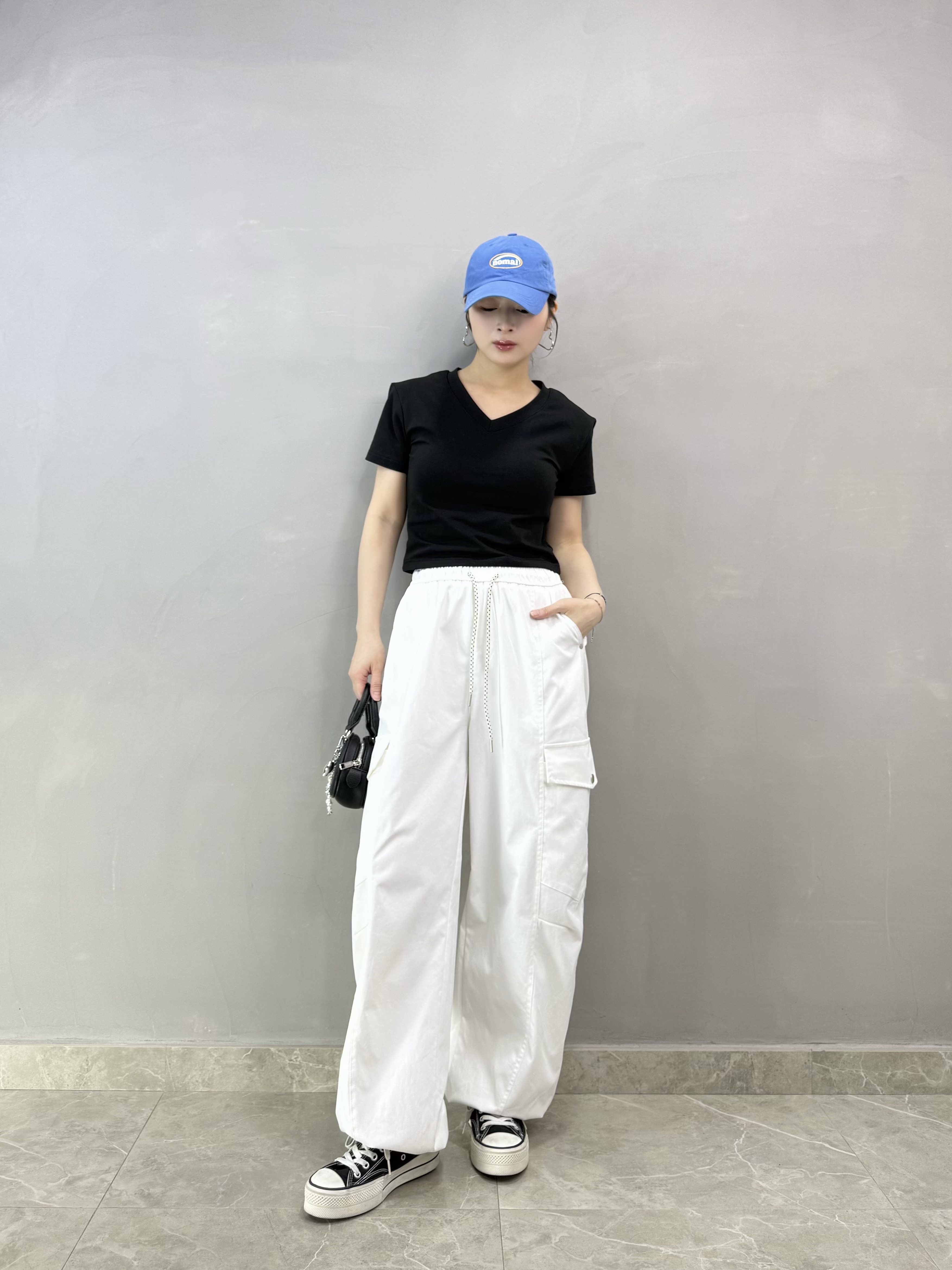 R70 V領淨色短Tee