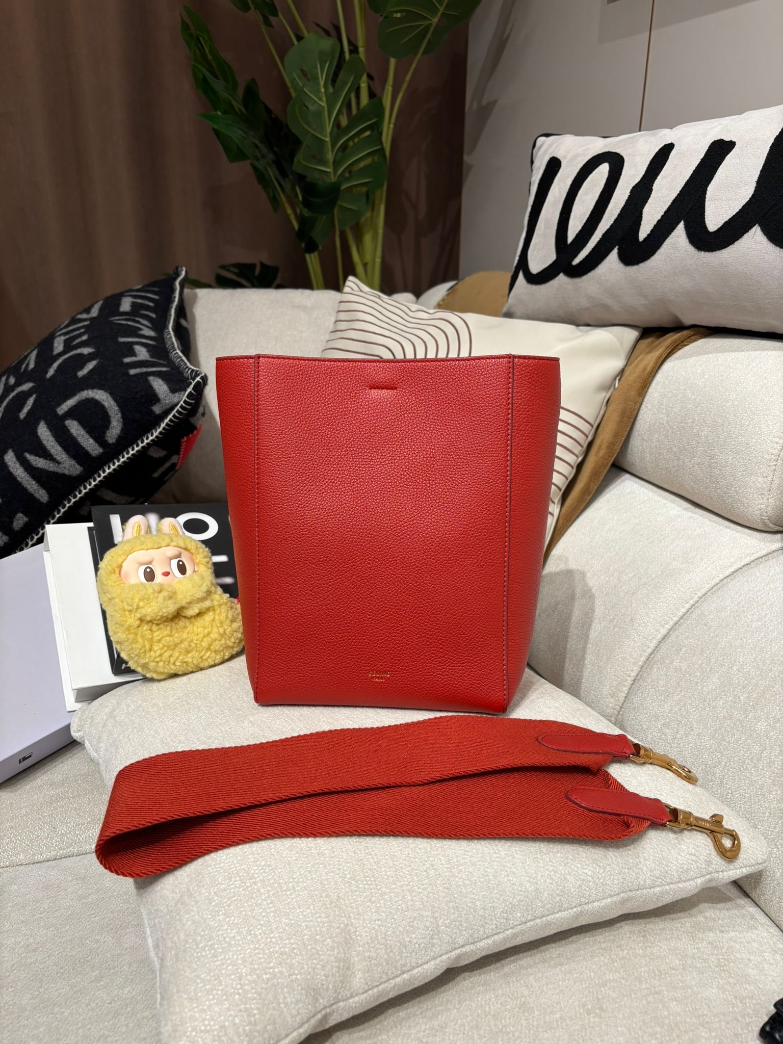 Celine sangle small bucket 牛皮 100%Authentic,95%new ✅strap✅塵袋 