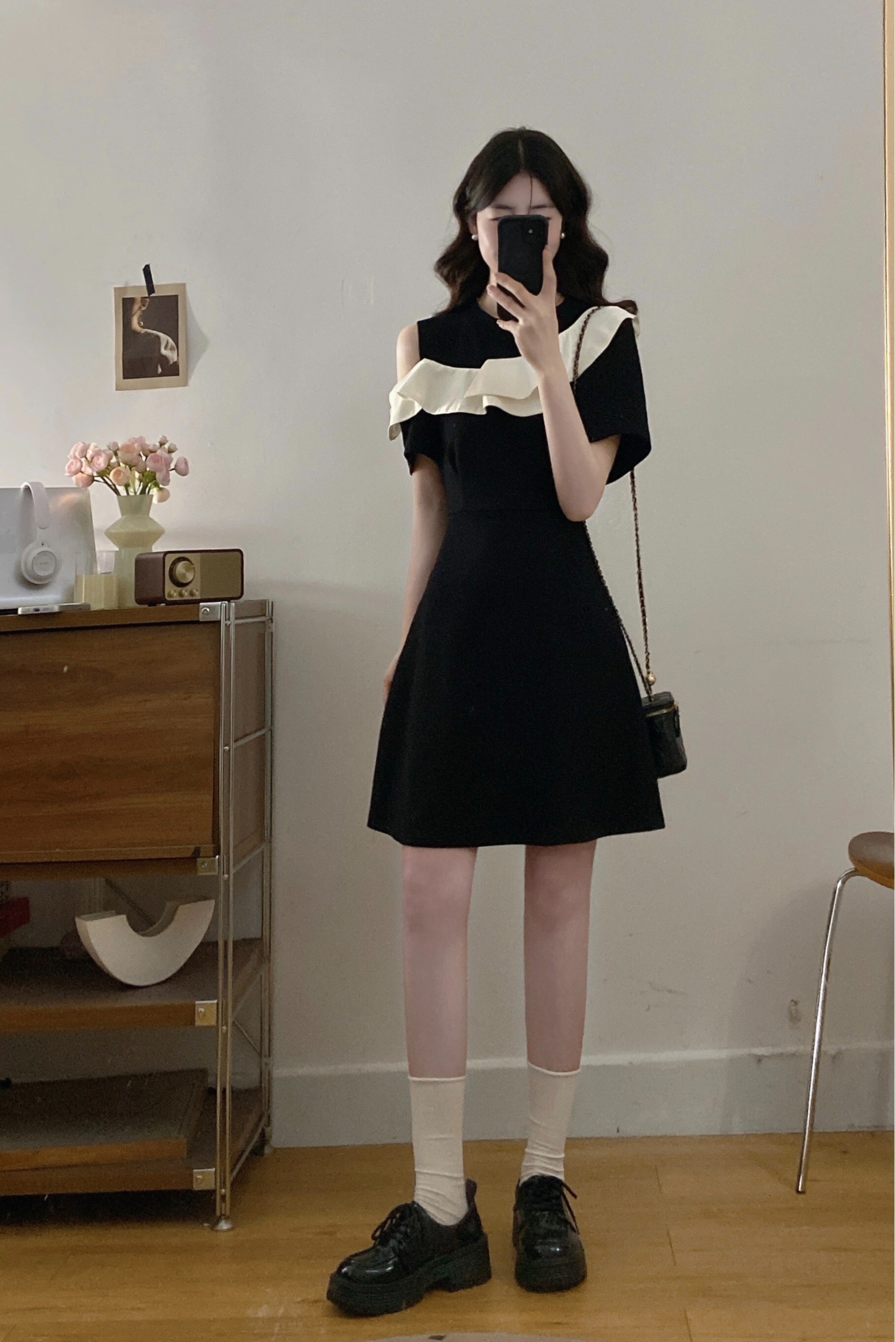 B87(1992短) 短款法式气质斜排荷叶边单边露肩黑连身裙