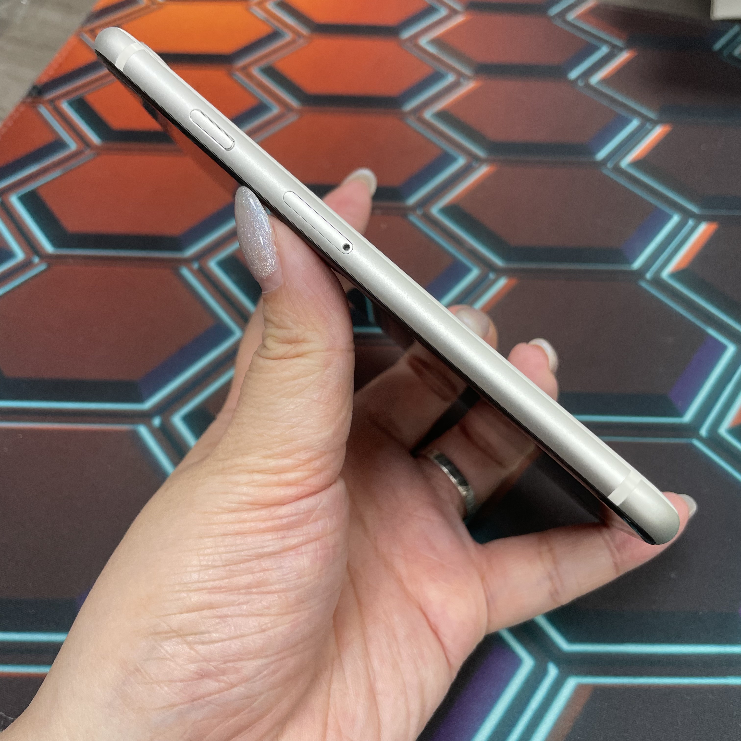 *7048 SE 2 完美機 128GB 電74 白色 white