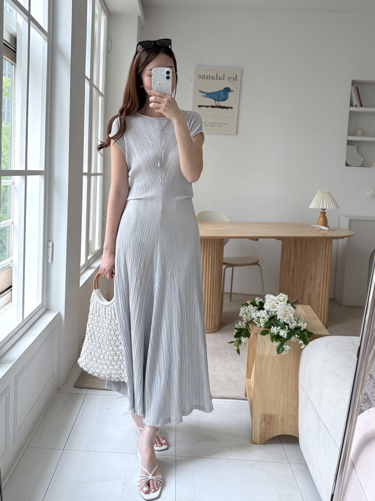 Elea Ribbed Flowy Dress (Mint)