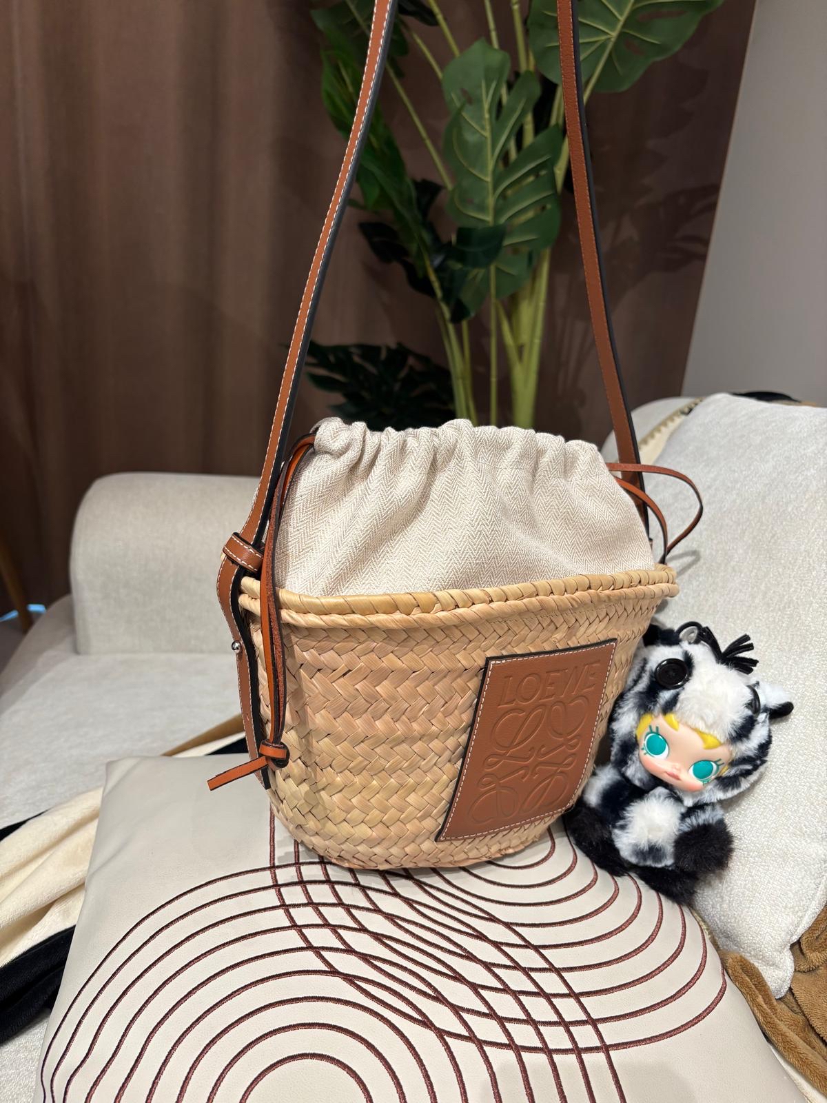 Loewe RAFFIA shoulder bag 斜孭袋 100%Authentic ,98%new ✅dust bag  