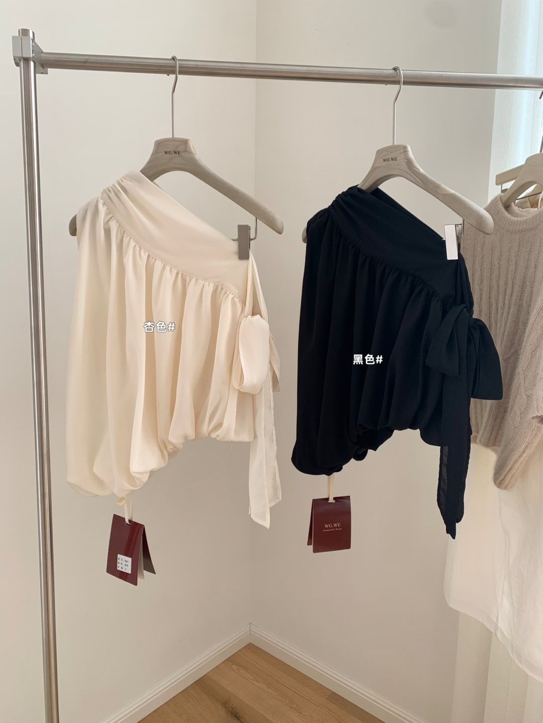 4605 Lumière One-Shoulder Blouse光影单肩上衣