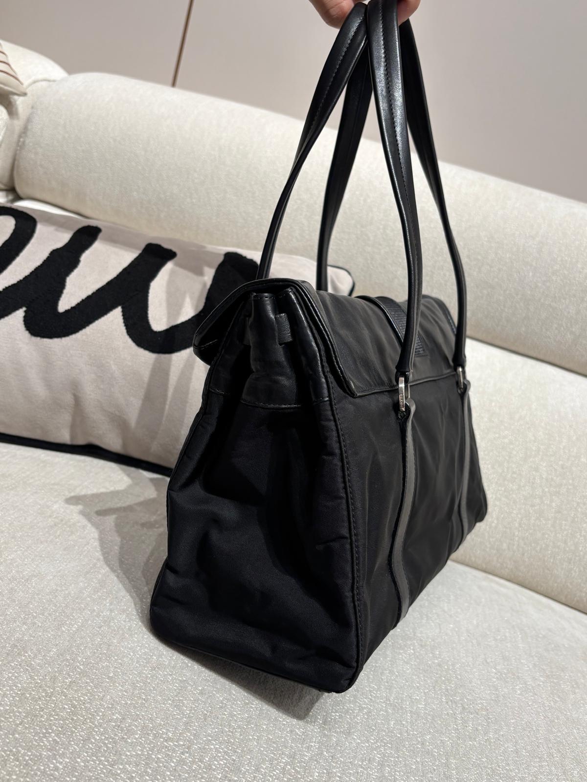 Prada nylon shoulder bag  100%Authentic,95%new 