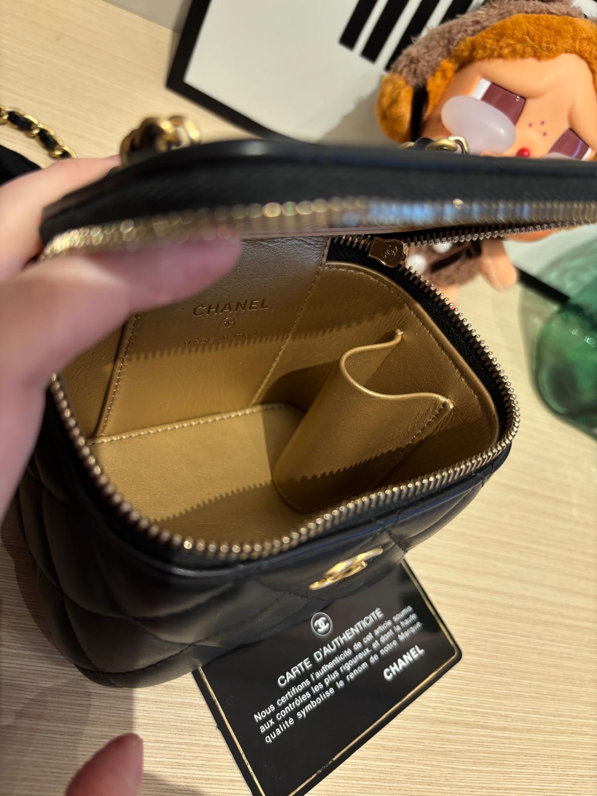 Chanel vanity with pearl crush 金球 100%Authentic ,98%new ✅card✅dust bag✅box