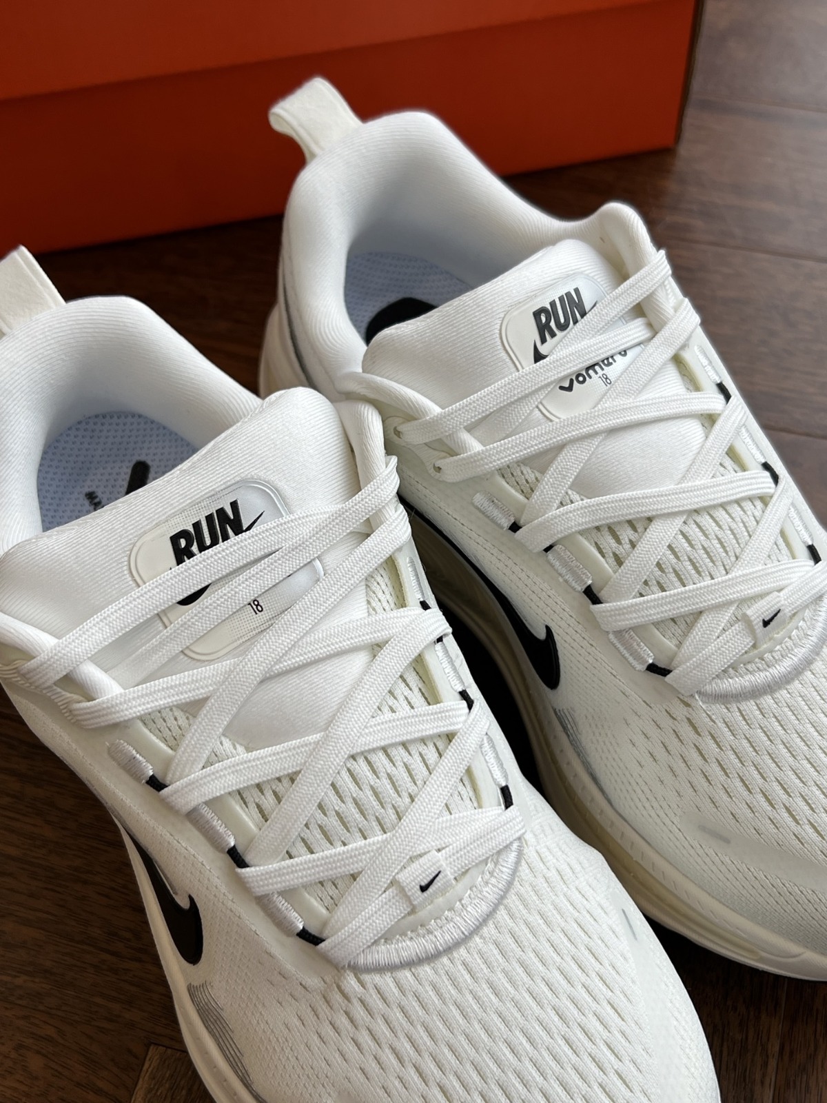 Nike Zoom Vomero 18 運動跑步鞋