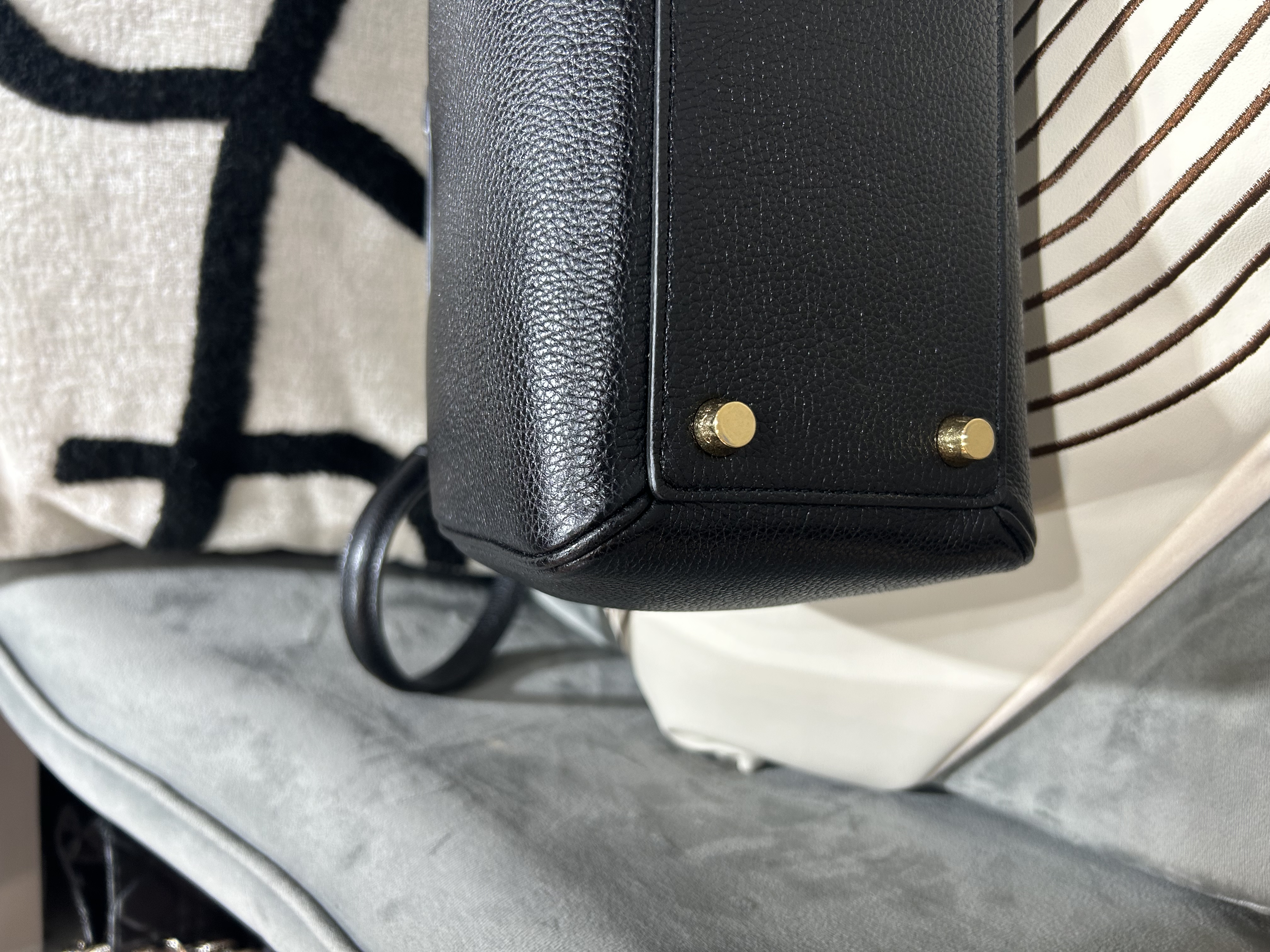 CELINE 16 Medium 2 way bag Black Calfskin黑色小牛皮16 中號兩用袋100%Authentic, 98%new ✅專門店收據✅防塵袋✅肩帶 