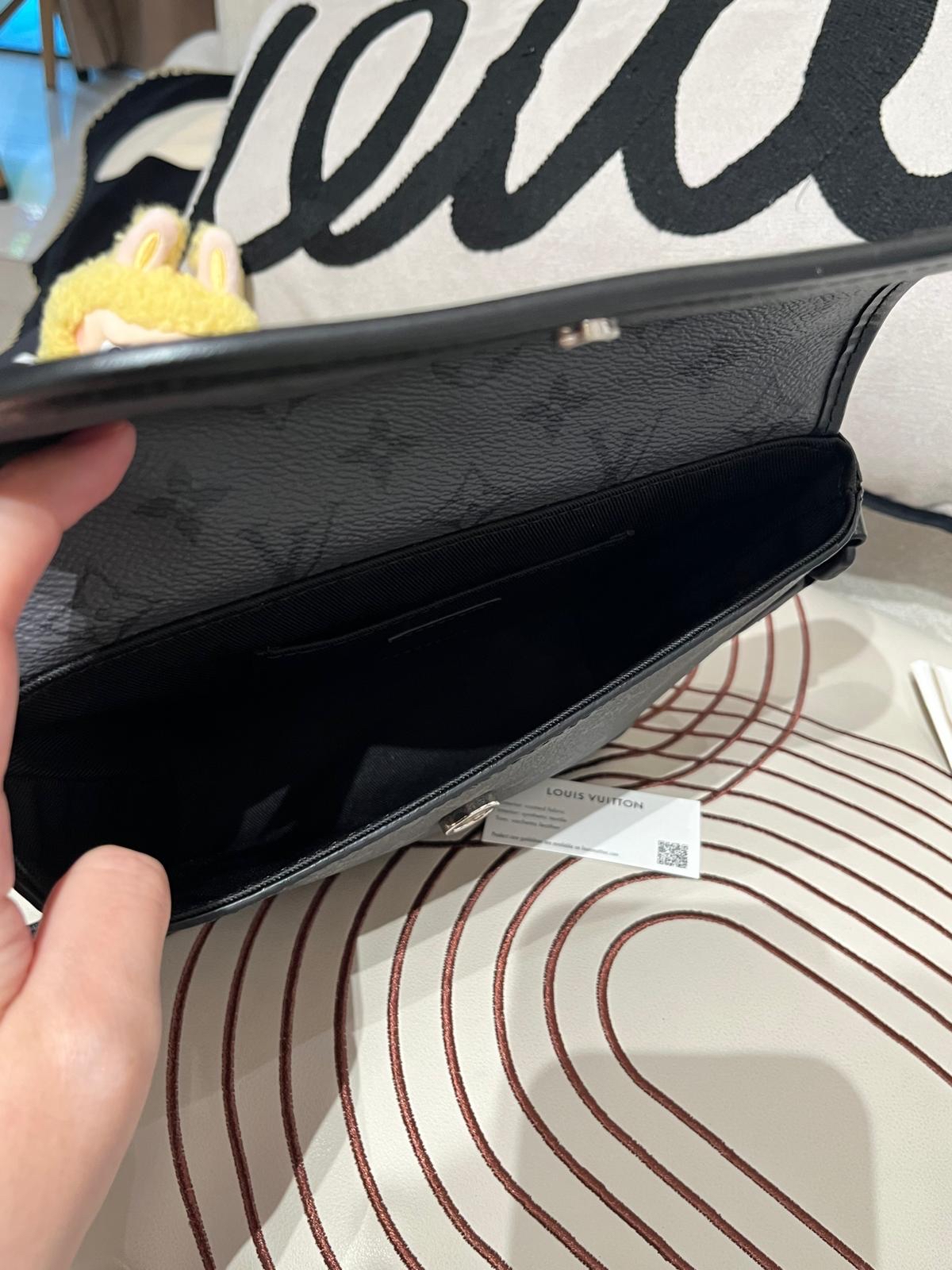 LV Pulse Wearable Wallet M12806 100%Authentic, 98%New ✅收據✅Dust bag