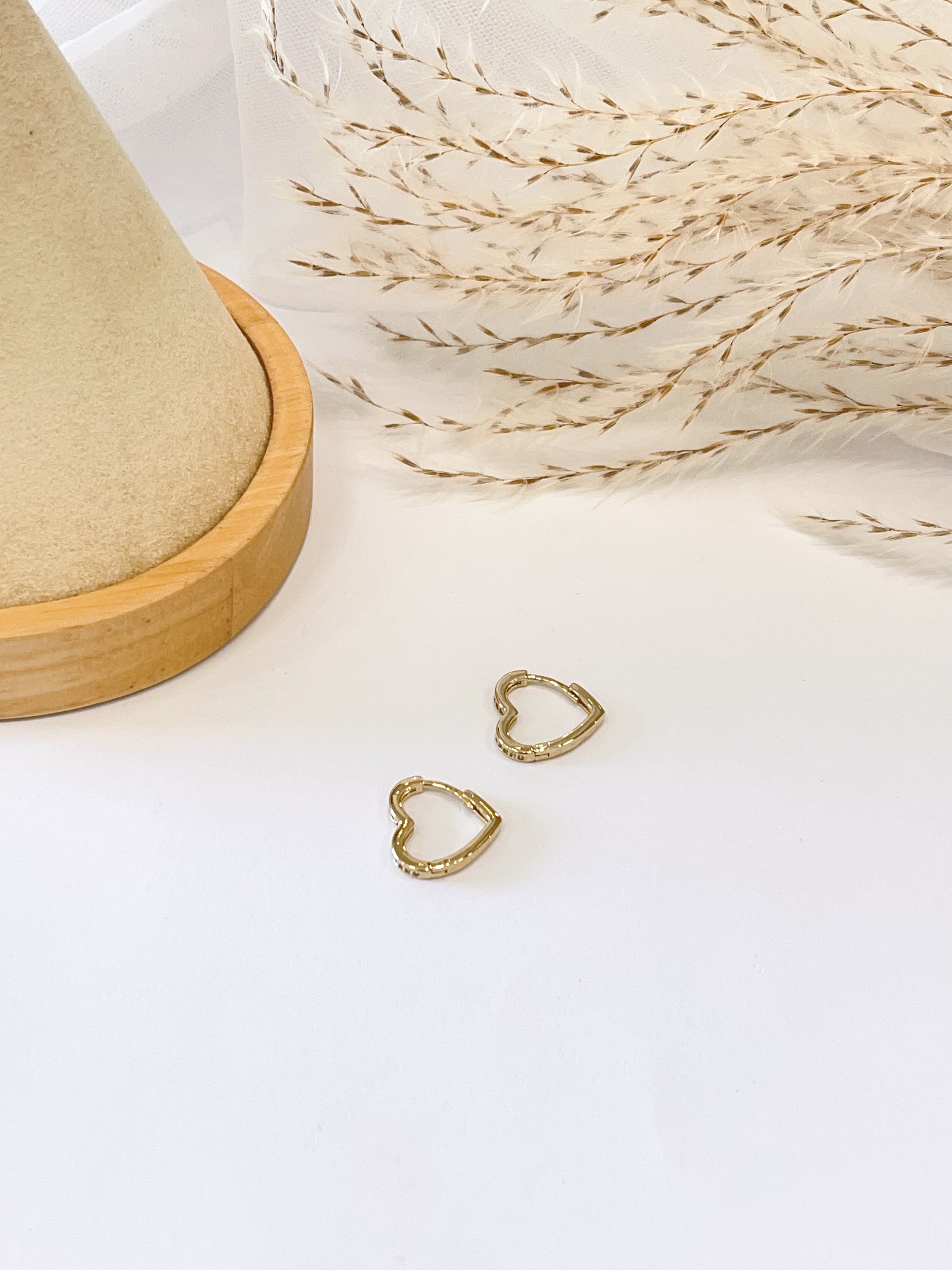 甜美爱心形状耳扣耳环