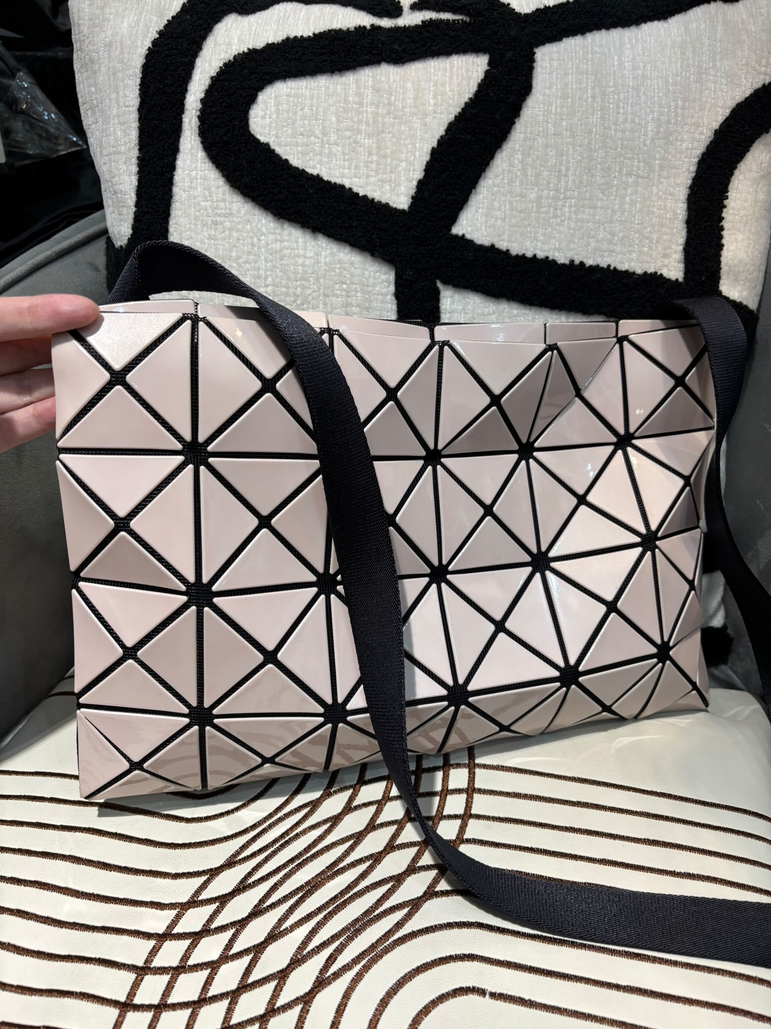 Issey Miyake bao bao crossbody bag 100%Authentic, 98%New ✅Dust bag