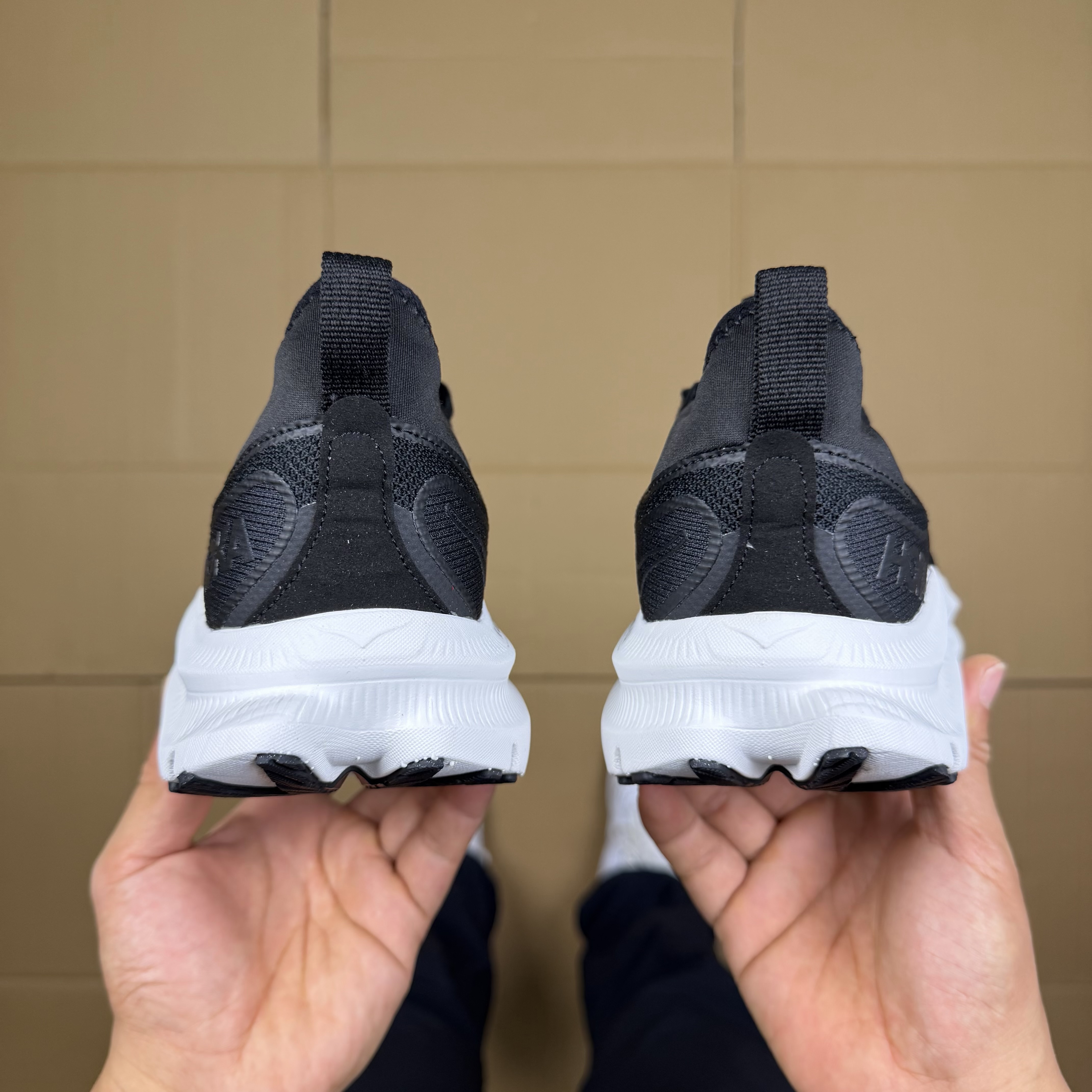 Hoka One One Kawana Mid