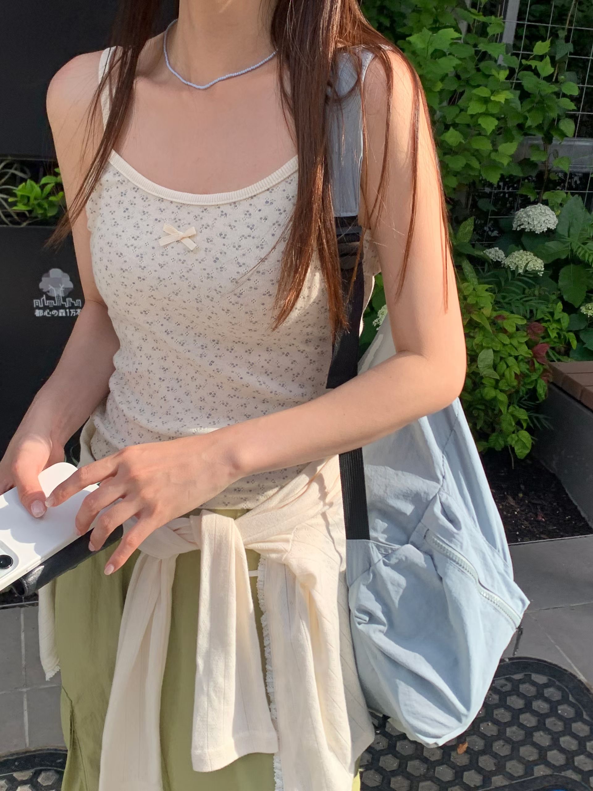 【 ♪ 春夏感直線提升🌼 |必備小碎花～鏤空蝴蝶結棉質吊帶背心💛】Floral Day Tank Top(三色入)