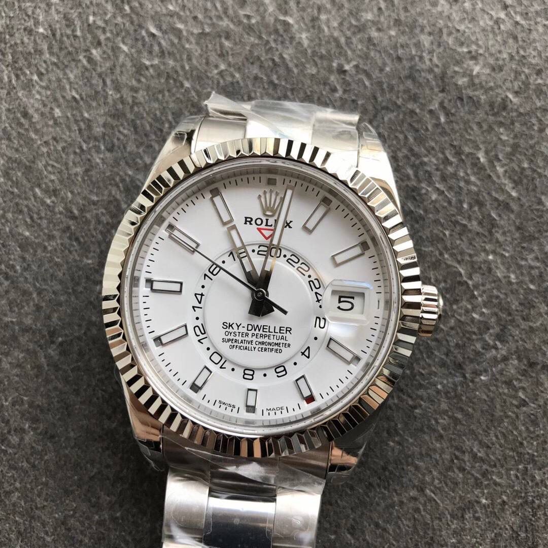 当下最火爆的劳力士天行者，最复杂的劳，有月份、日期、双时区功能，牙圈霸气磅礴，42x16mm，复刻9001自动机械机芯，316精钢表壳表链，蓝宝石镜面，夜光表盘指针，折叠扣，防水大于50米🔥🔥