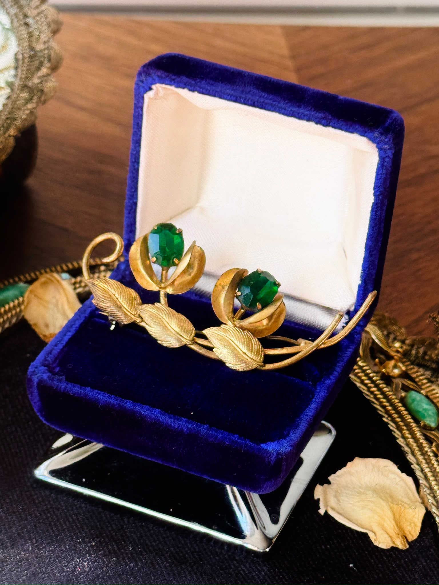 Mid-Century Czechoslovakian Green Glass Foliage Brooch (NZ128-2)
