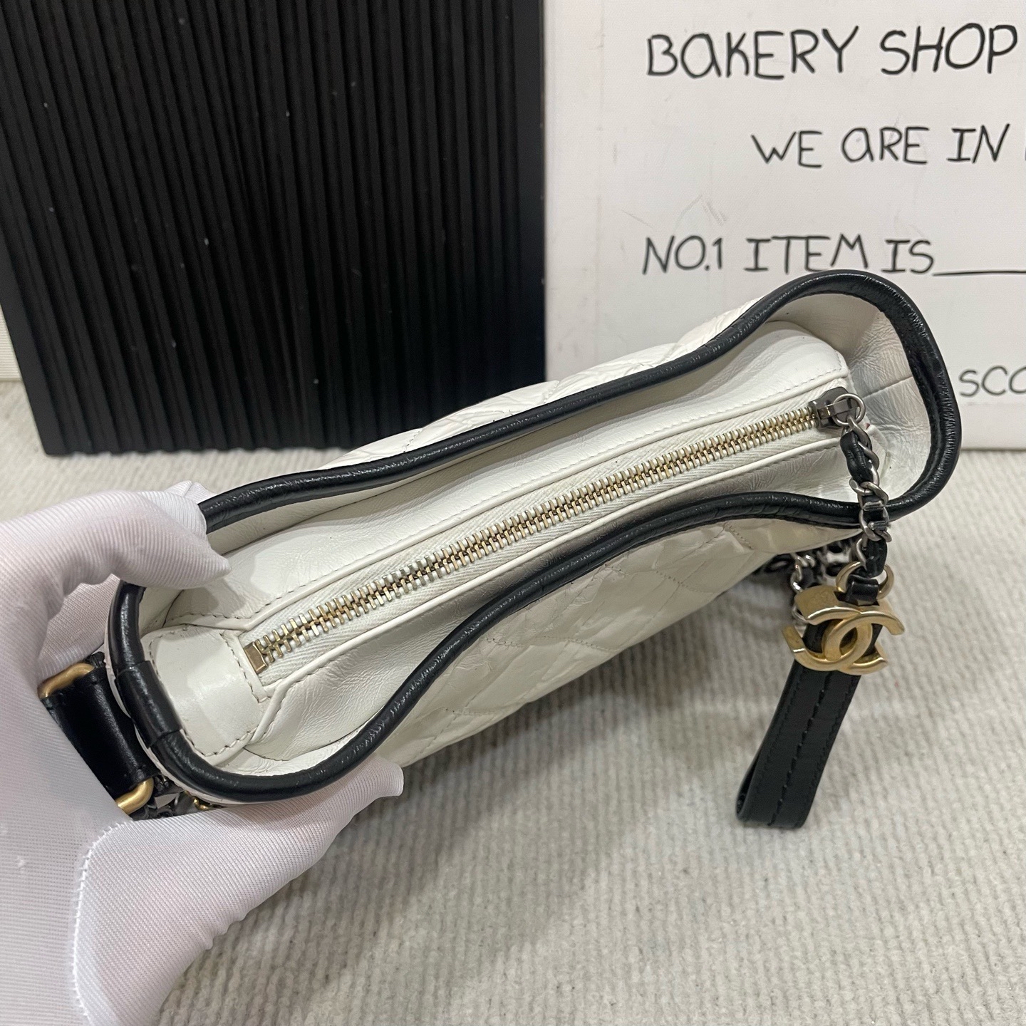 【預訂貨品】Chanel Gabrielle米色拼黑流浪包👜24開