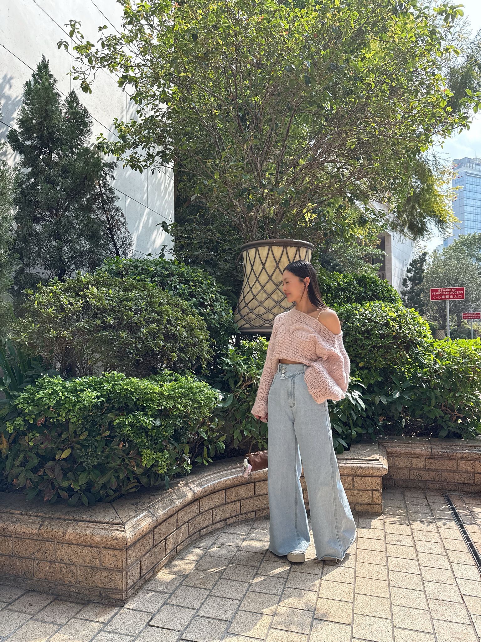 斜扣高腰牛仔褲