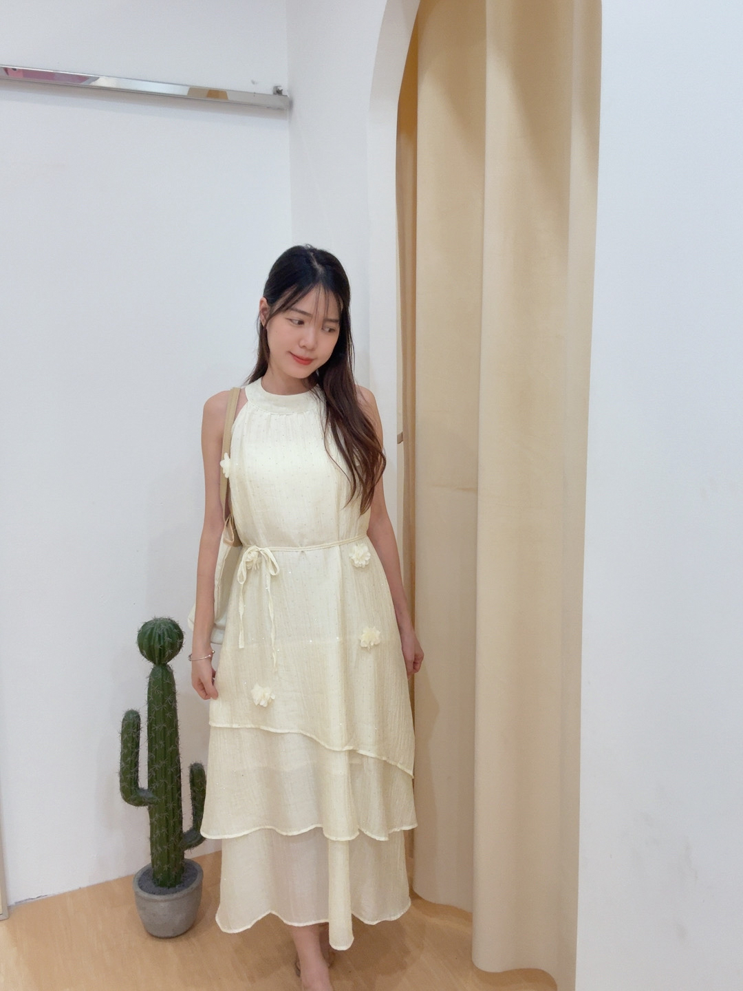 甜美风烫钻立体花朵挂脖连身长裙 R3035