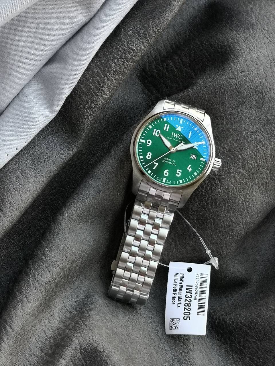 IWC万国表飞行员系列IW328206腕表，精钢表壳表链，绿色表盘，搭载2892型自动机械机芯，40毫米。