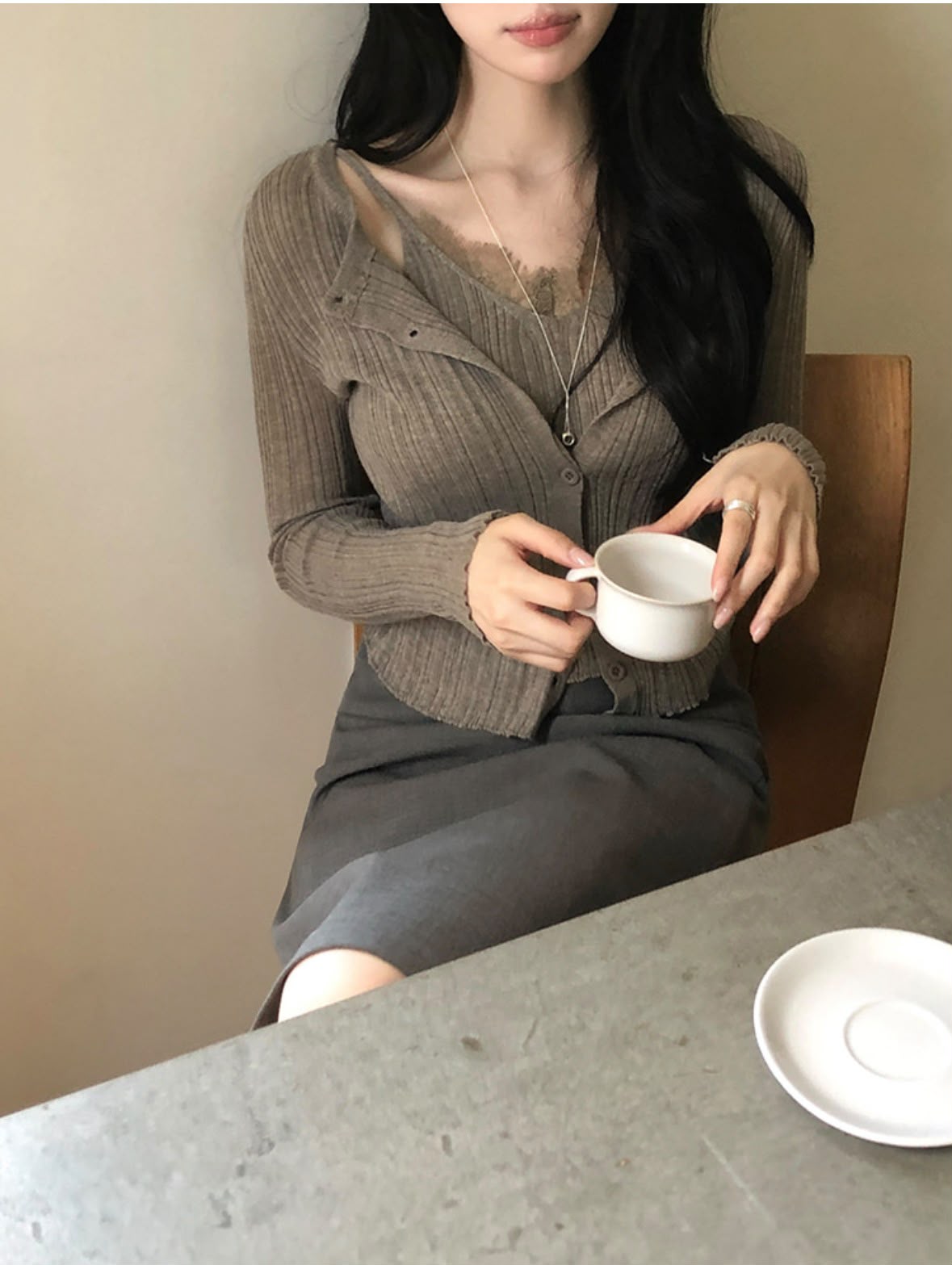 【法式慵懶】假兩件暗直紋吊帶上衣