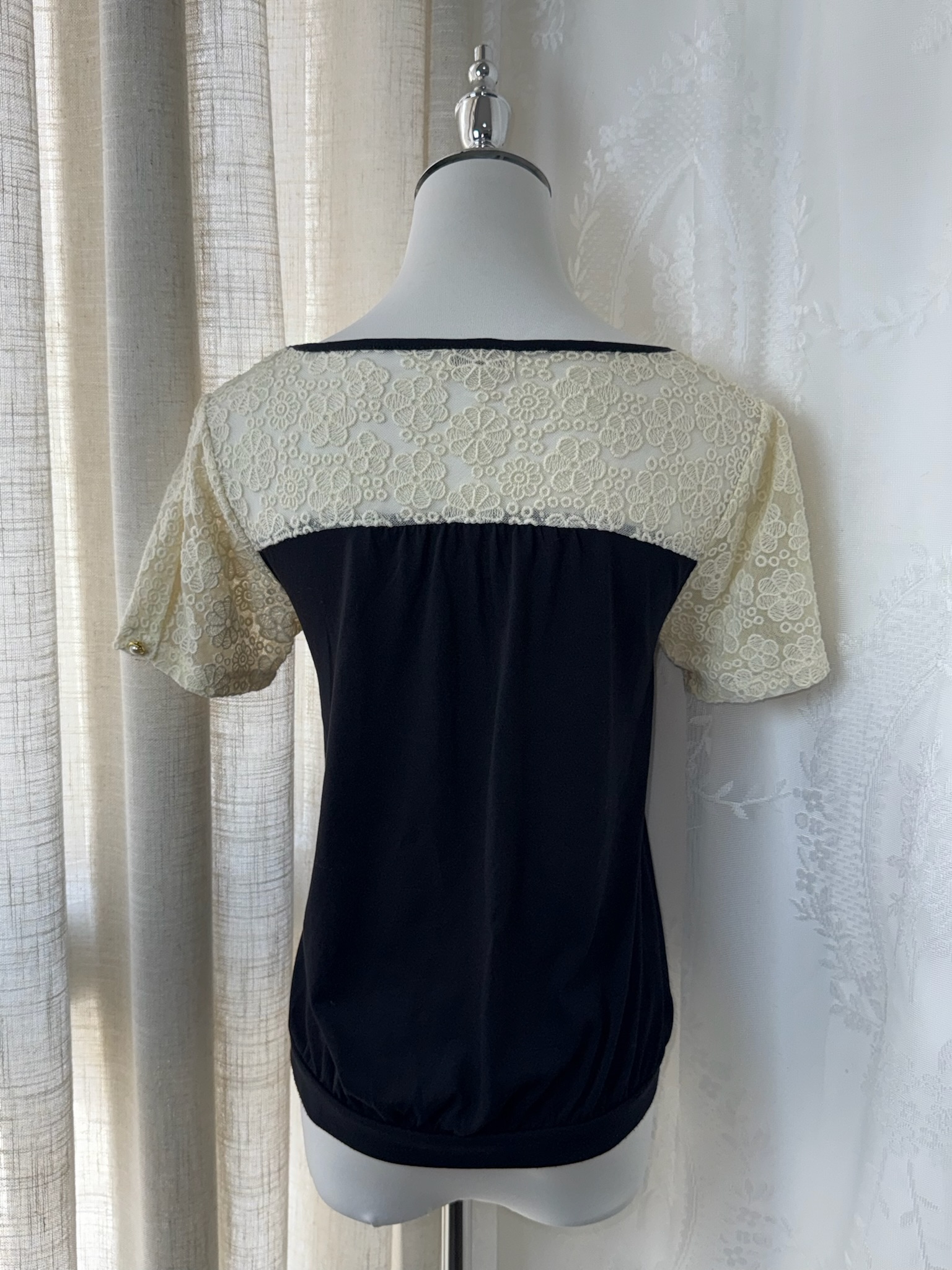 Axes Femme Jeweled Lace Patchwork Short Sleeve Top
