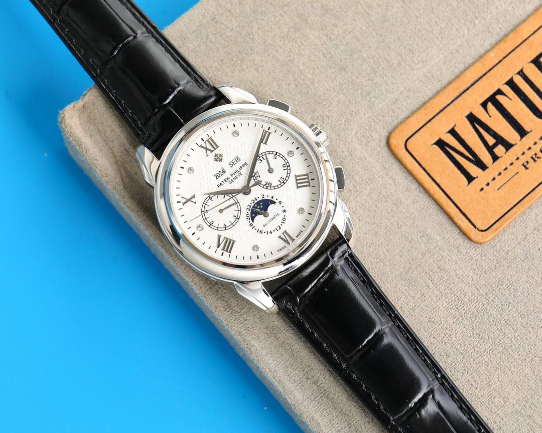 百达翡丽超级复杂功能计时系列！用心之作，细节方面： 1：团队历时两年多精心设计，不计成本，敢为人先，力求完美，克服重重难关，突破多层技术瓶颈，机芯型号为CH 29-535 升级版，质量稳定！ 2：尺寸41毫米，厚度11毫米！ 3：表壳为316L全钢镀纳米铂金表技术，更彰显高贵大气，表带搭配意大利头层小牛皮！更显大气上档次！你值得拥有！